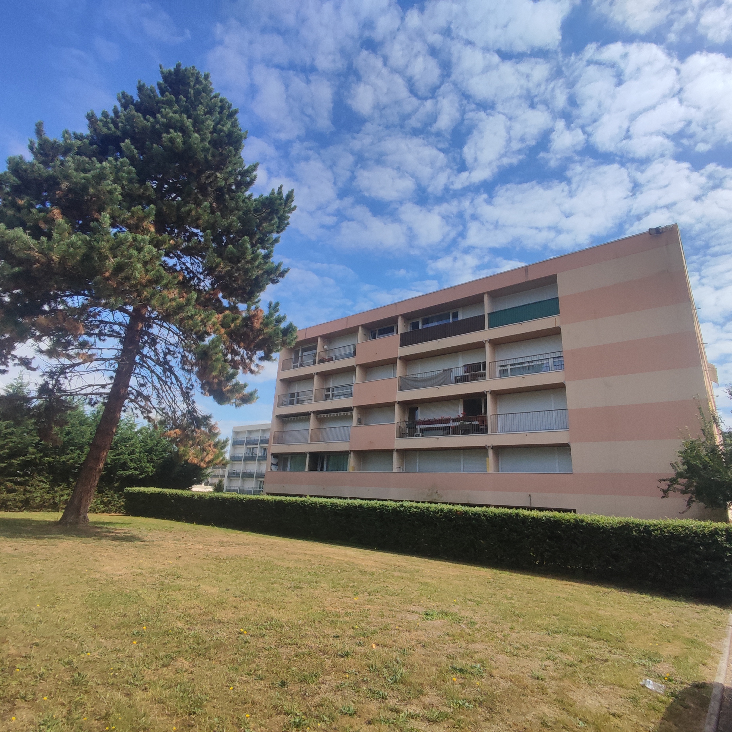 A VENDRE BEAU F2 AVEC BALCON ET GARAGE METZ