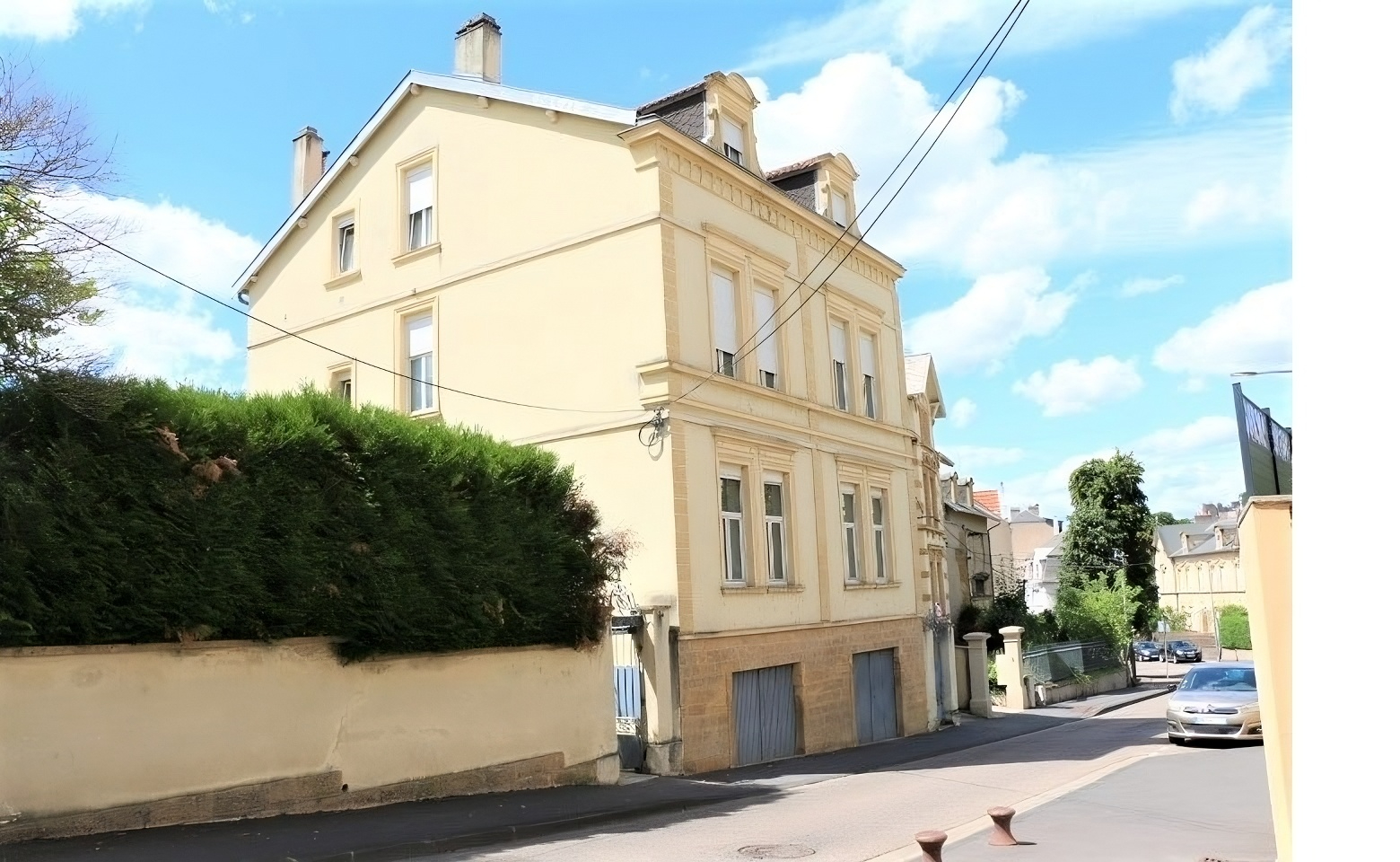 Metz Queuleu, Immeuble composé de 5 appartements, garages et jardin