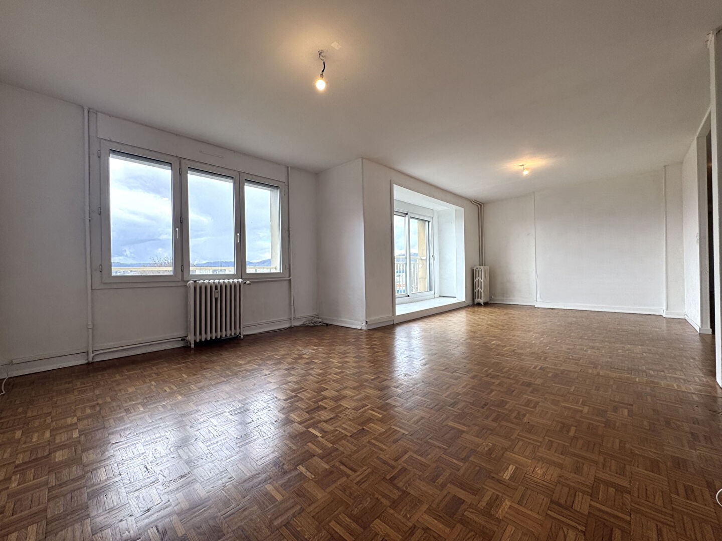 THIONVILLE APPARTEMENT  T5 120.88 m2 + cave