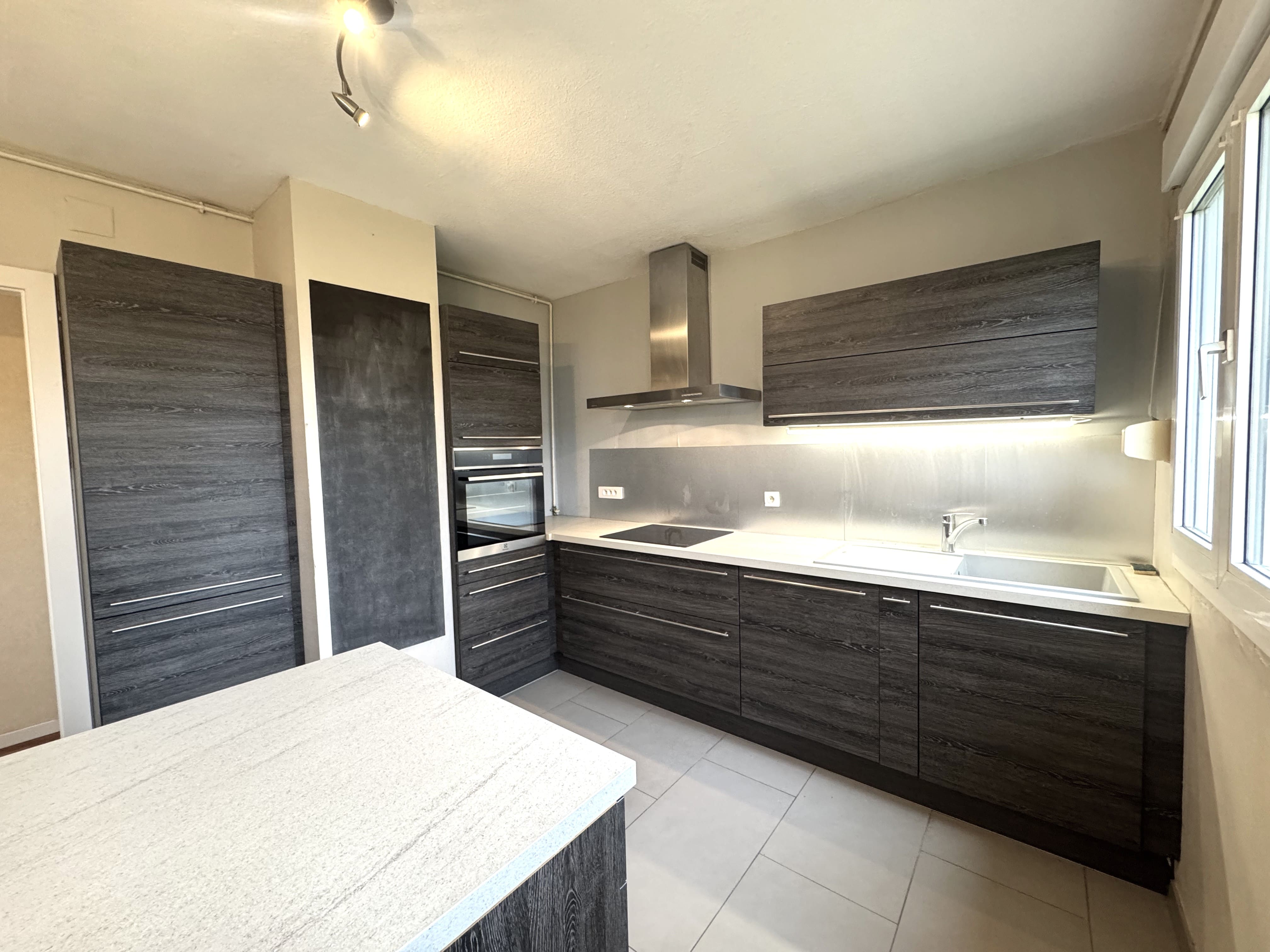 THIONVILLE APPARTEMENT  T5 120.88 m2 + cave