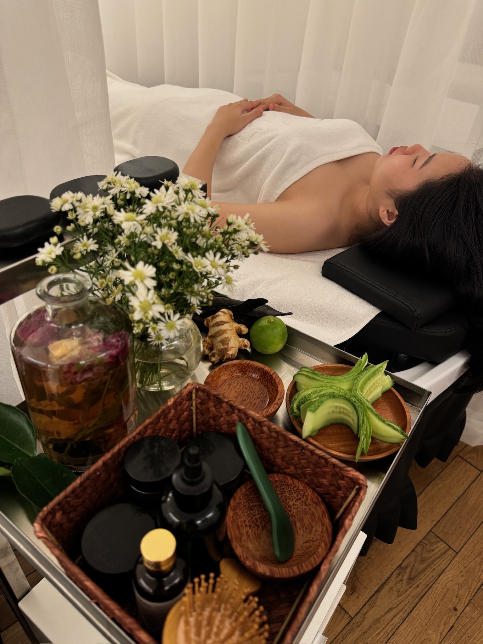 Combo: Facial Care + Foot Massage