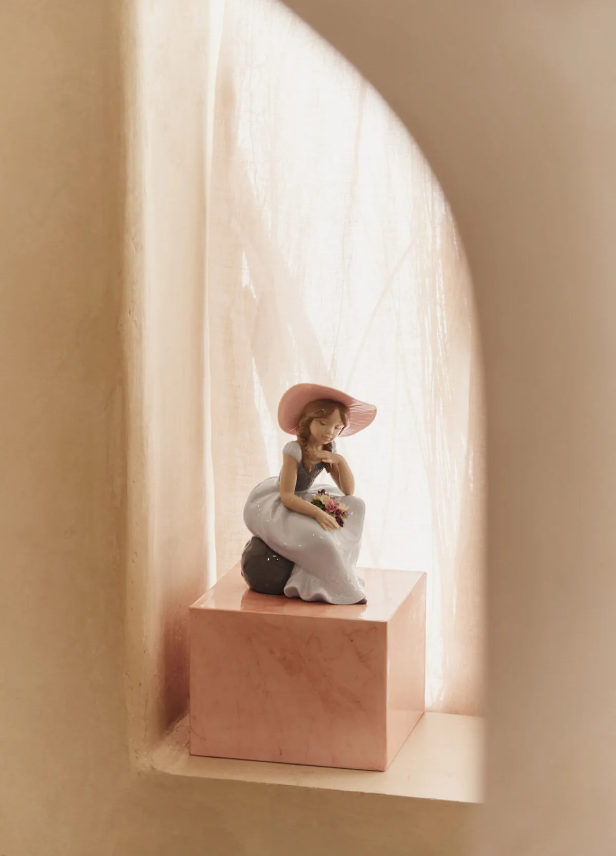 Lladró Spring Has Come – Girl Sculpture (SKU: 01009749)