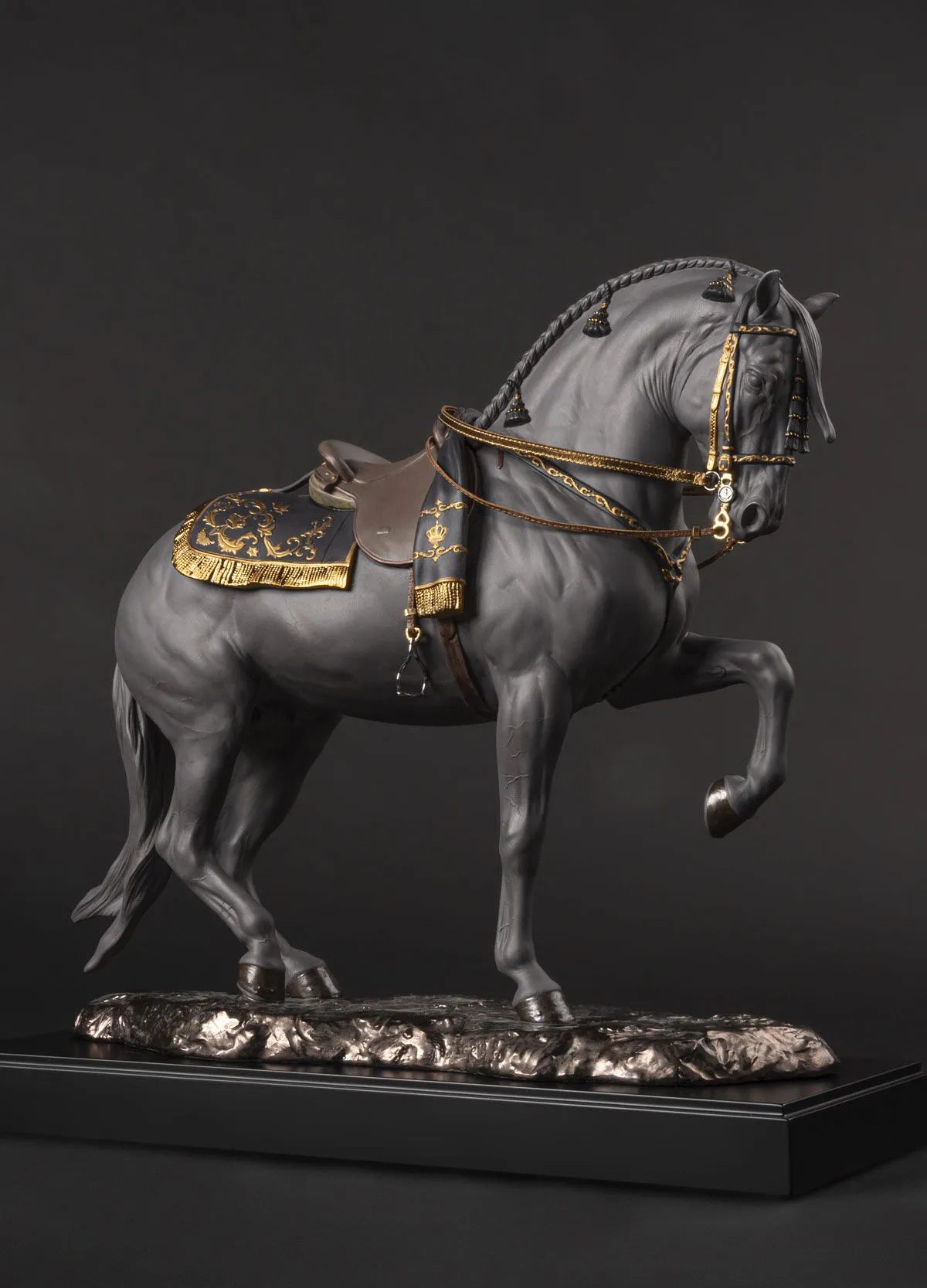Lladro Spanish Pure Breed Sculpture – Black (High Porcelain) – Limited Edition SKU: 01002041