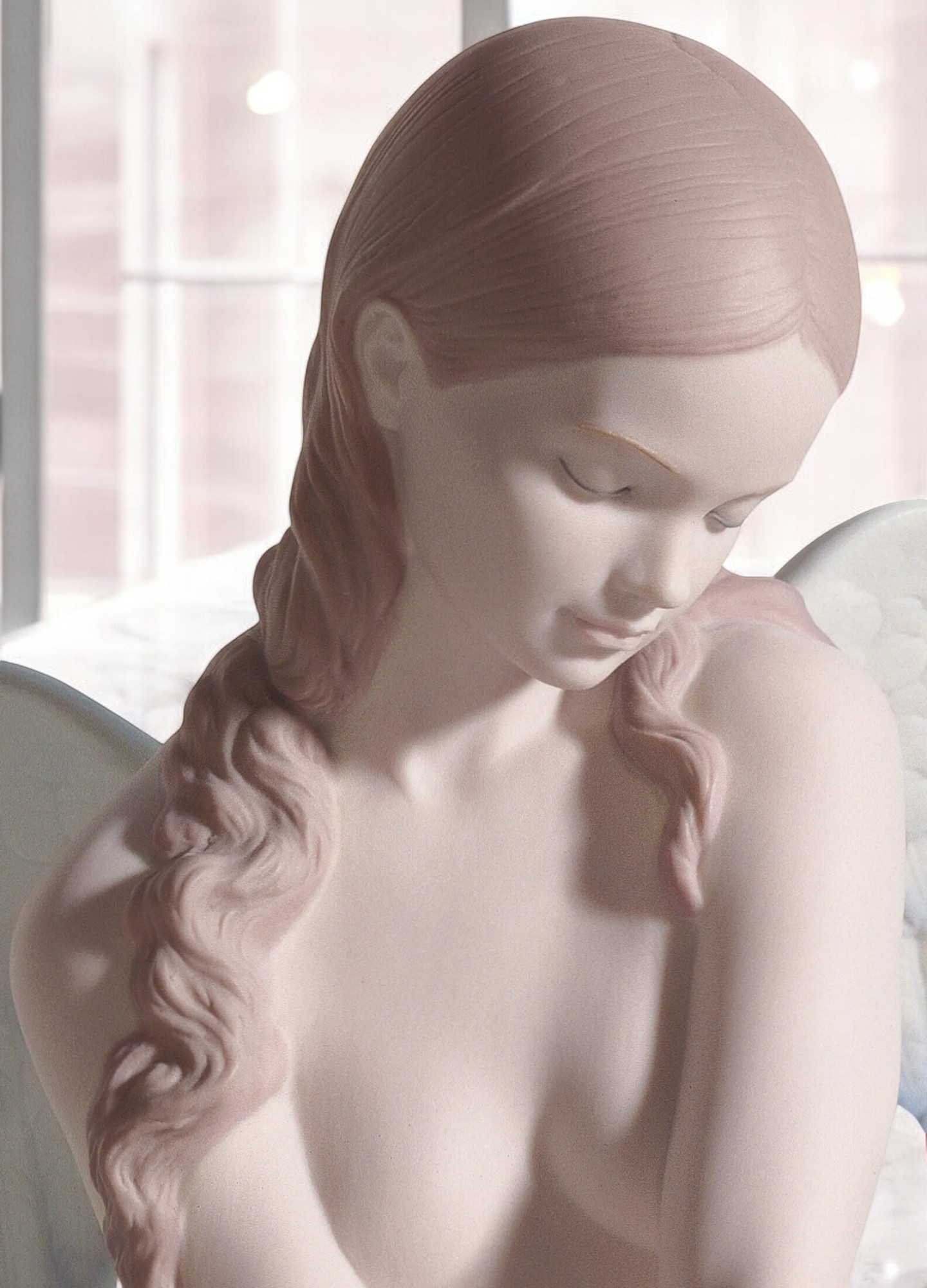 Lladró Beautiful Angel Figurine – Matte Porcelain Art (SKU: 01018235)