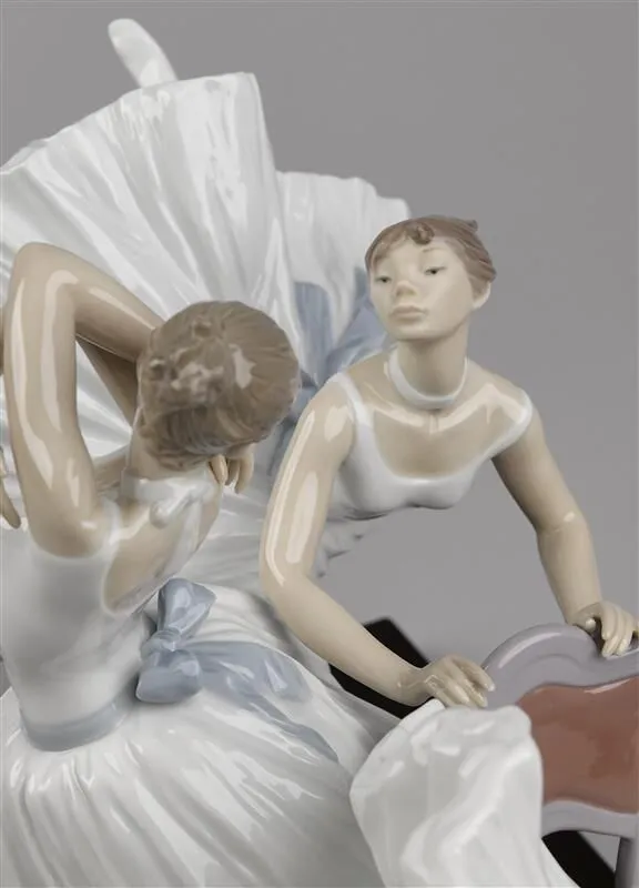 Lladro Backstage Ballet Figurine 01008476