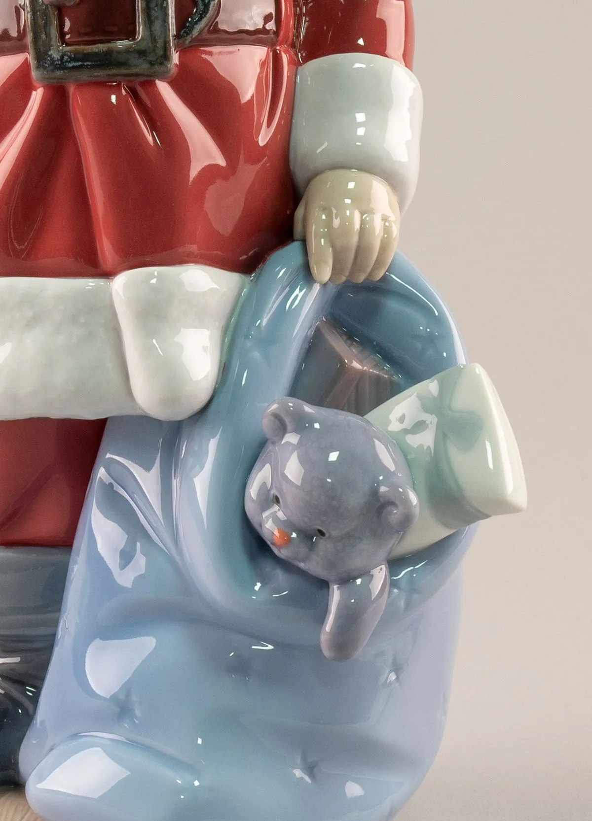 Lladró Santa Is Here Sculpture – Gloss Porcelain Santa Claus Figurine (01009485)