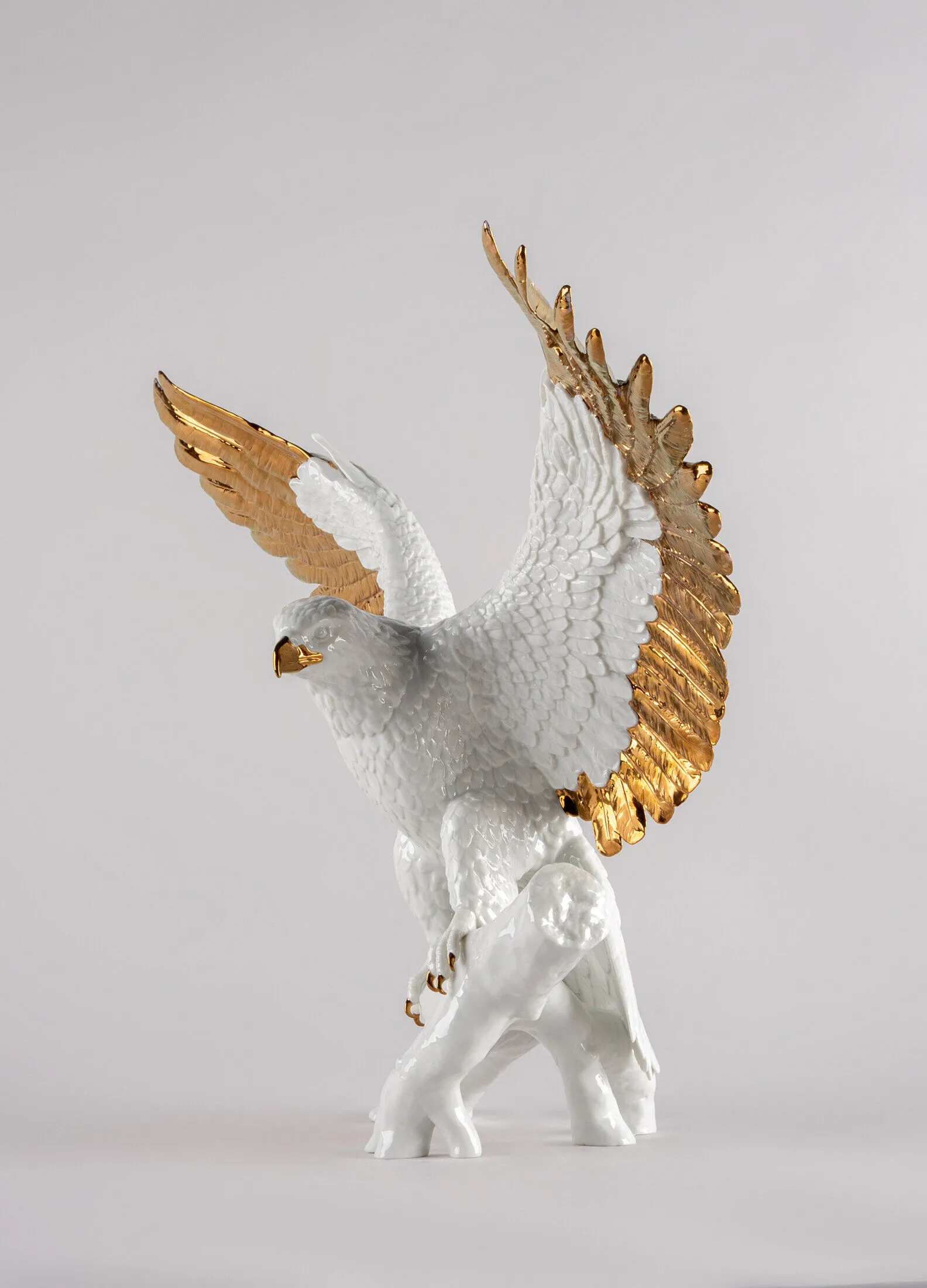 Lladró Freedom Eagle Sculpture – White and Copper (SKU: 01009578)