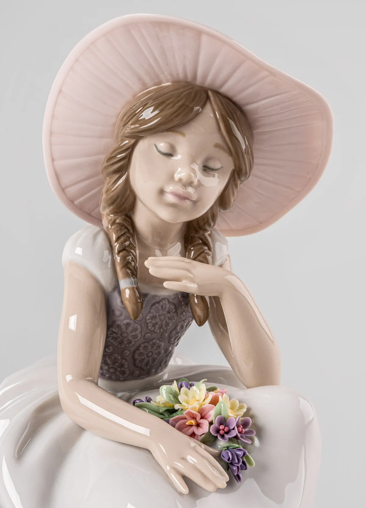 Lladró Spring Has Come – Girl Sculpture (SKU: 01009749)