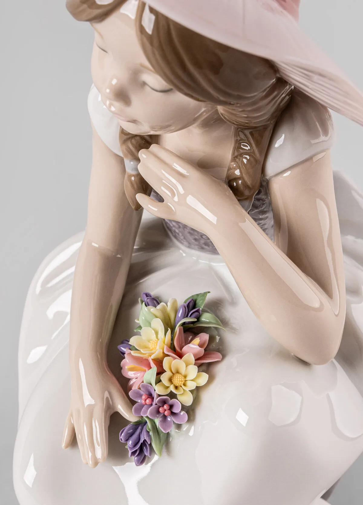 Lladró Spring Has Come – Girl Sculpture (SKU: 01009749)