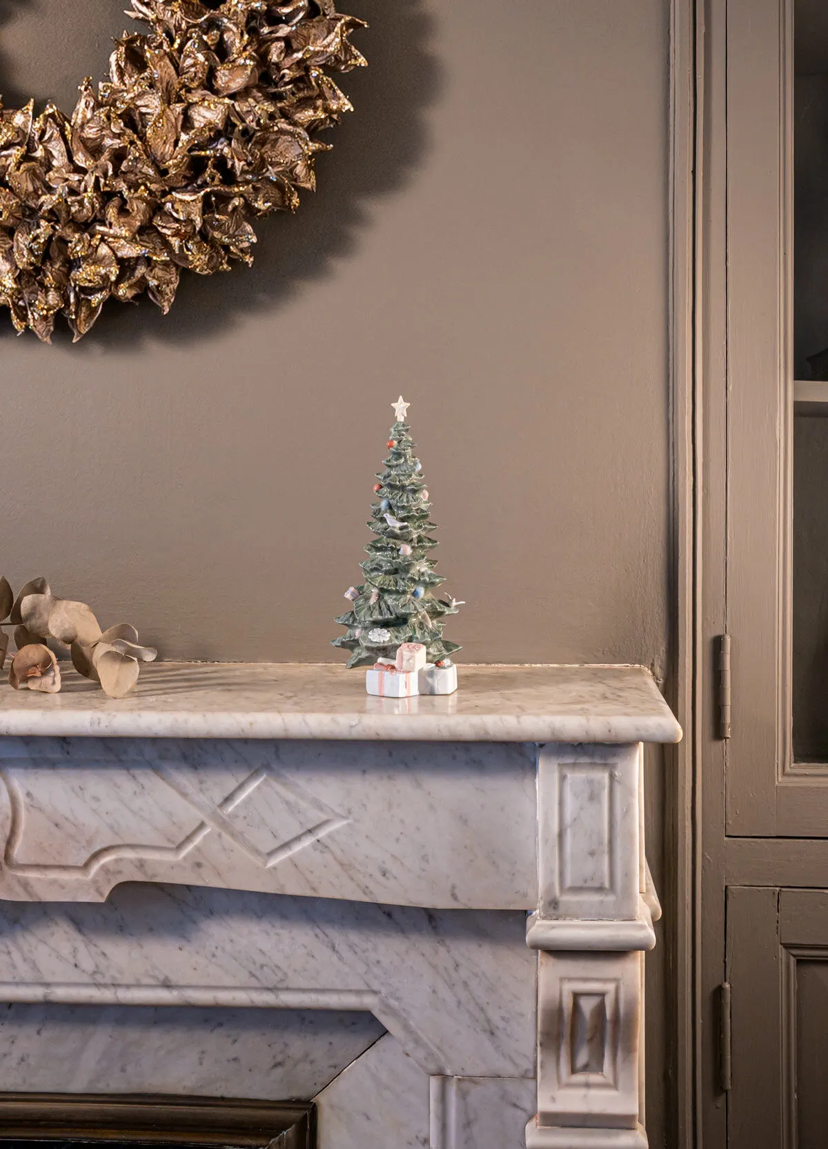 Lladró O Christmas Tree Figurine – Gloss Porcelain Holiday Sculpture 01008220