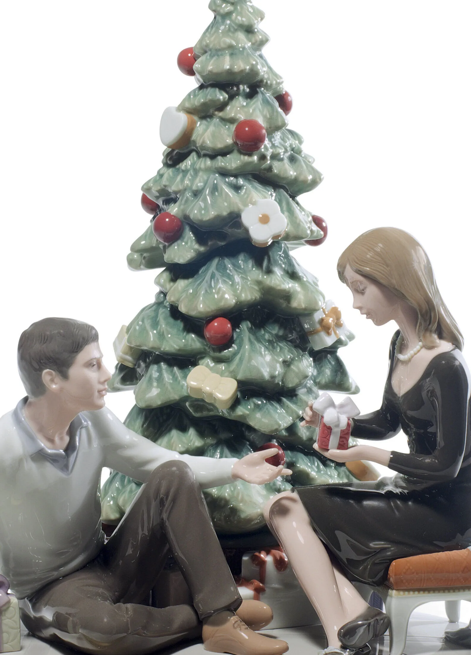 Lladró A Romantic Christmas Couple Figurine – Limited Edition of 2000 SKU:01008665