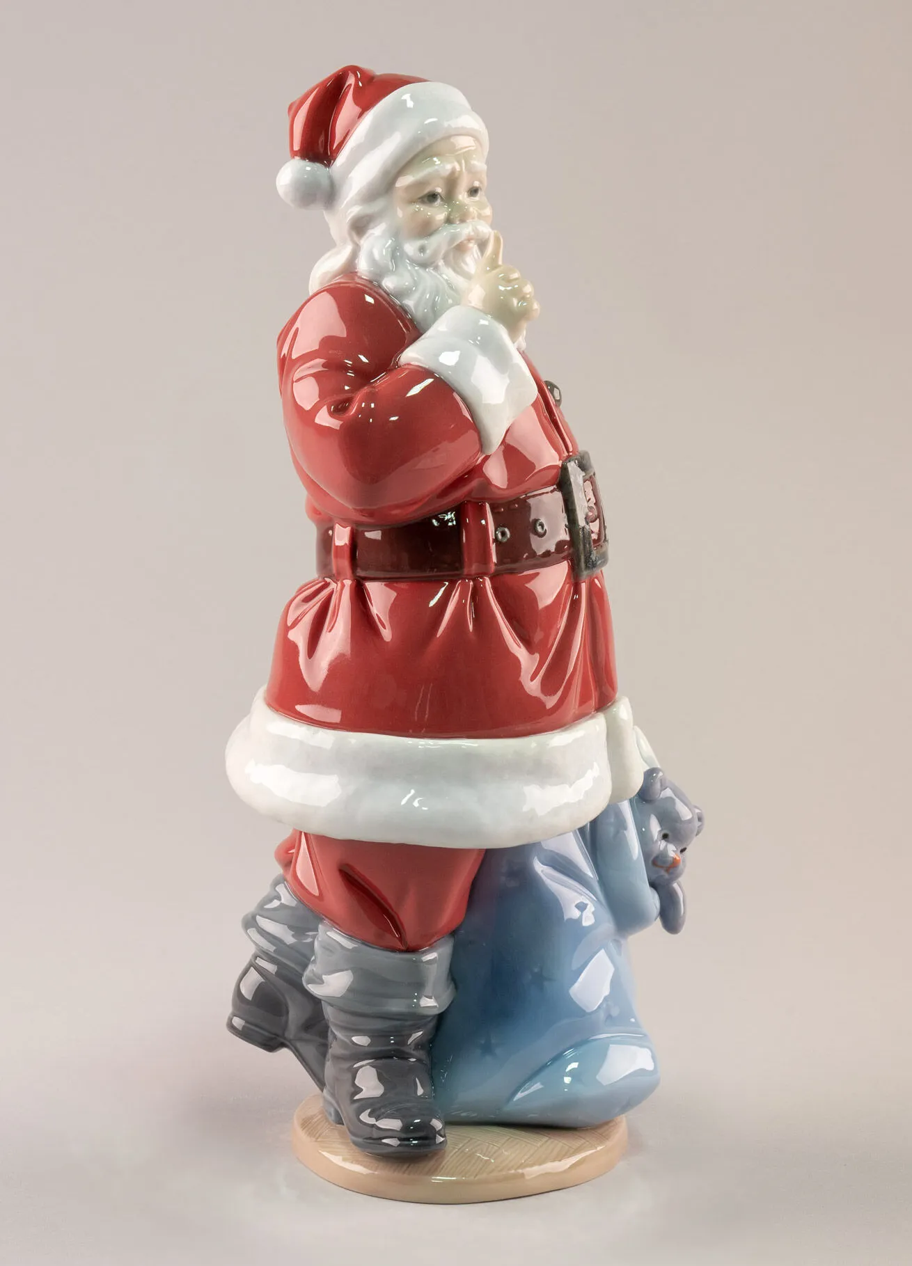 Lladró Santa Is Here Sculpture – Gloss Porcelain Santa Claus Figurine (01009485)