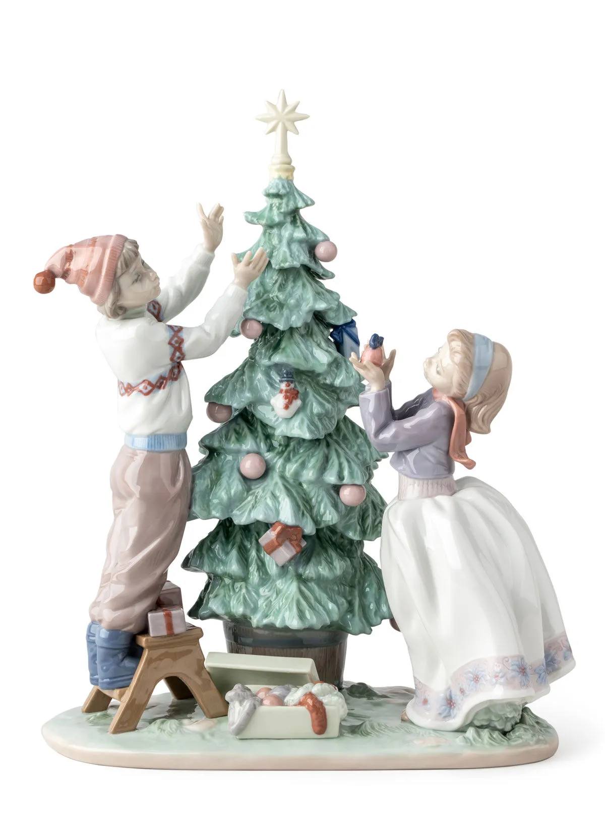 Lladró Trimming The Tree Figurine – Christmas Porcelain Collectible 01005897