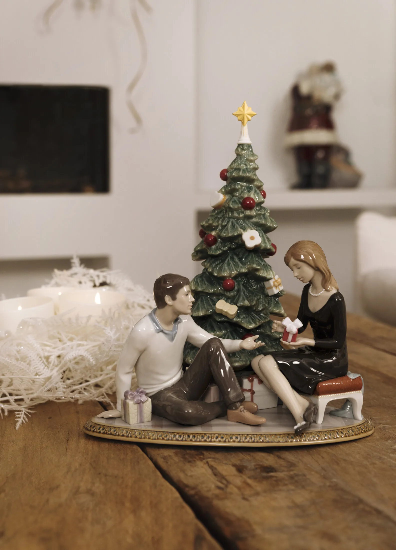 Lladró A Romantic Christmas Couple Figurine – Limited Edition of 2000 SKU:01008665