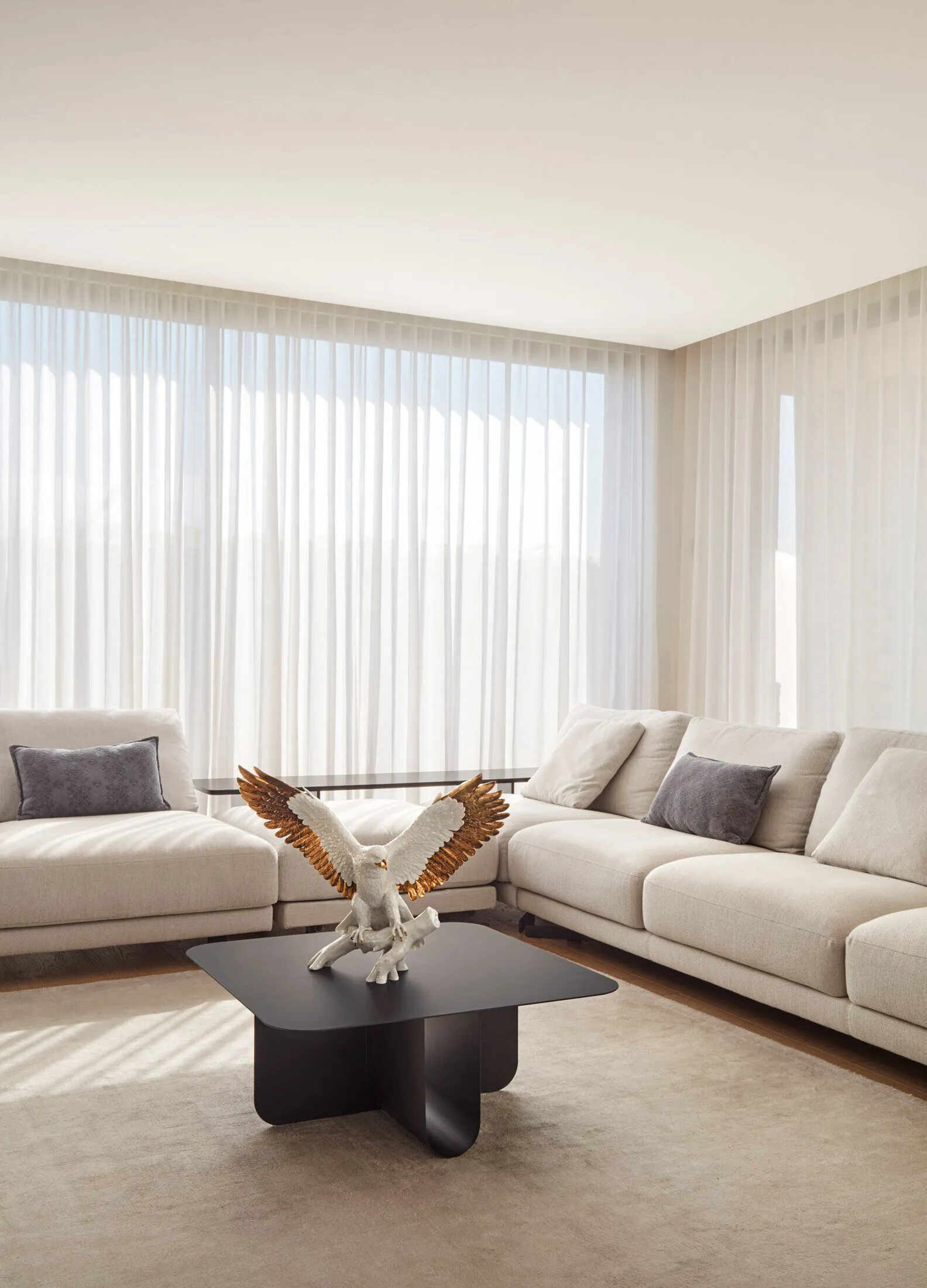 Lladró Freedom Eagle Sculpture – White and Copper (SKU: 01009578)