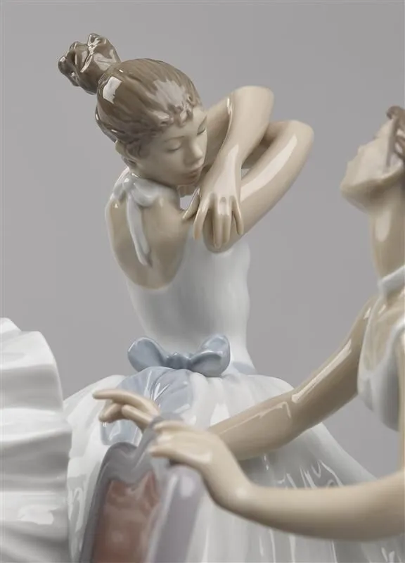 Lladro Backstage Ballet Figurine 01008476