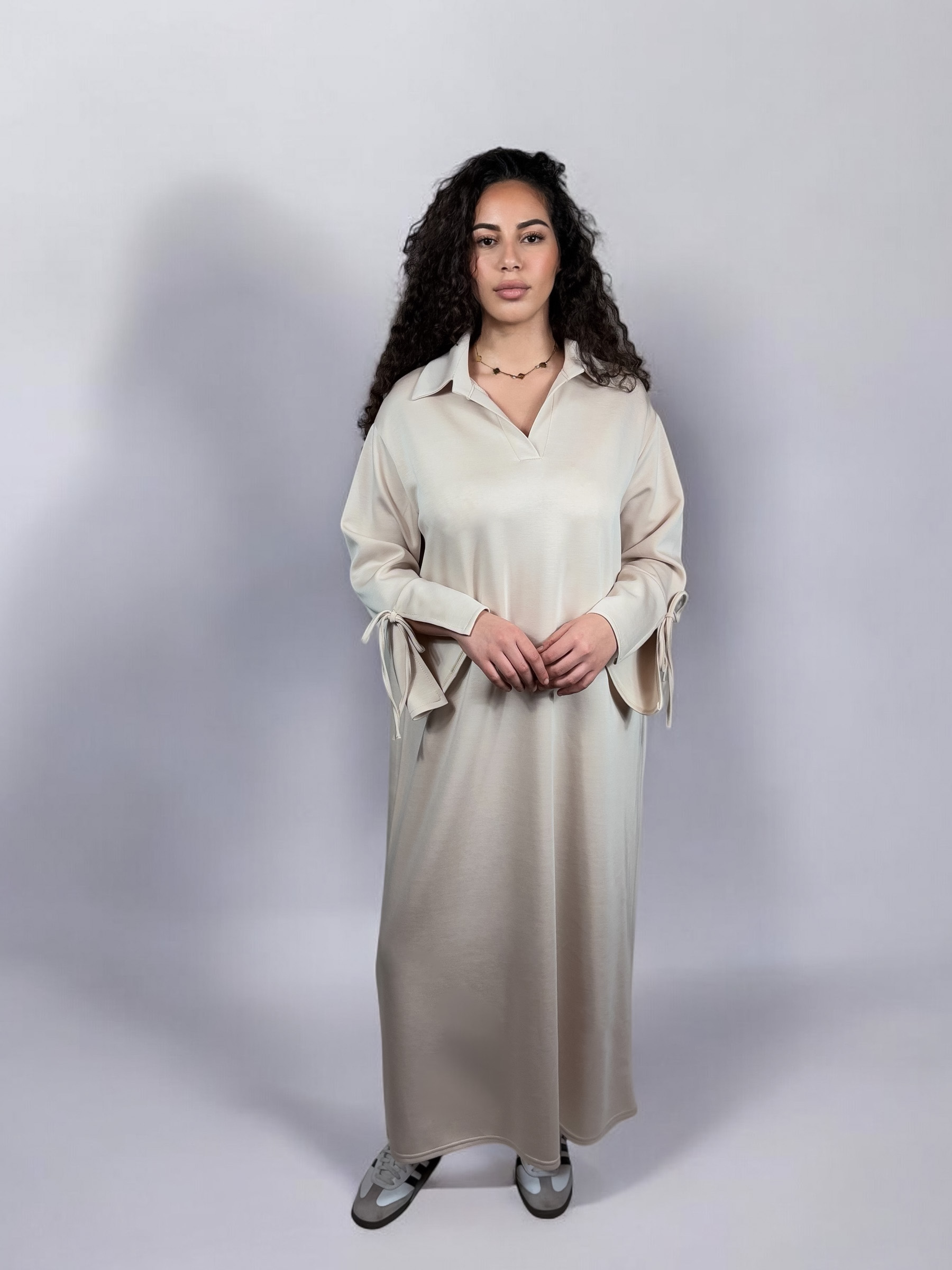 ABAYA MANCHES À NŒUDS BEIGE 