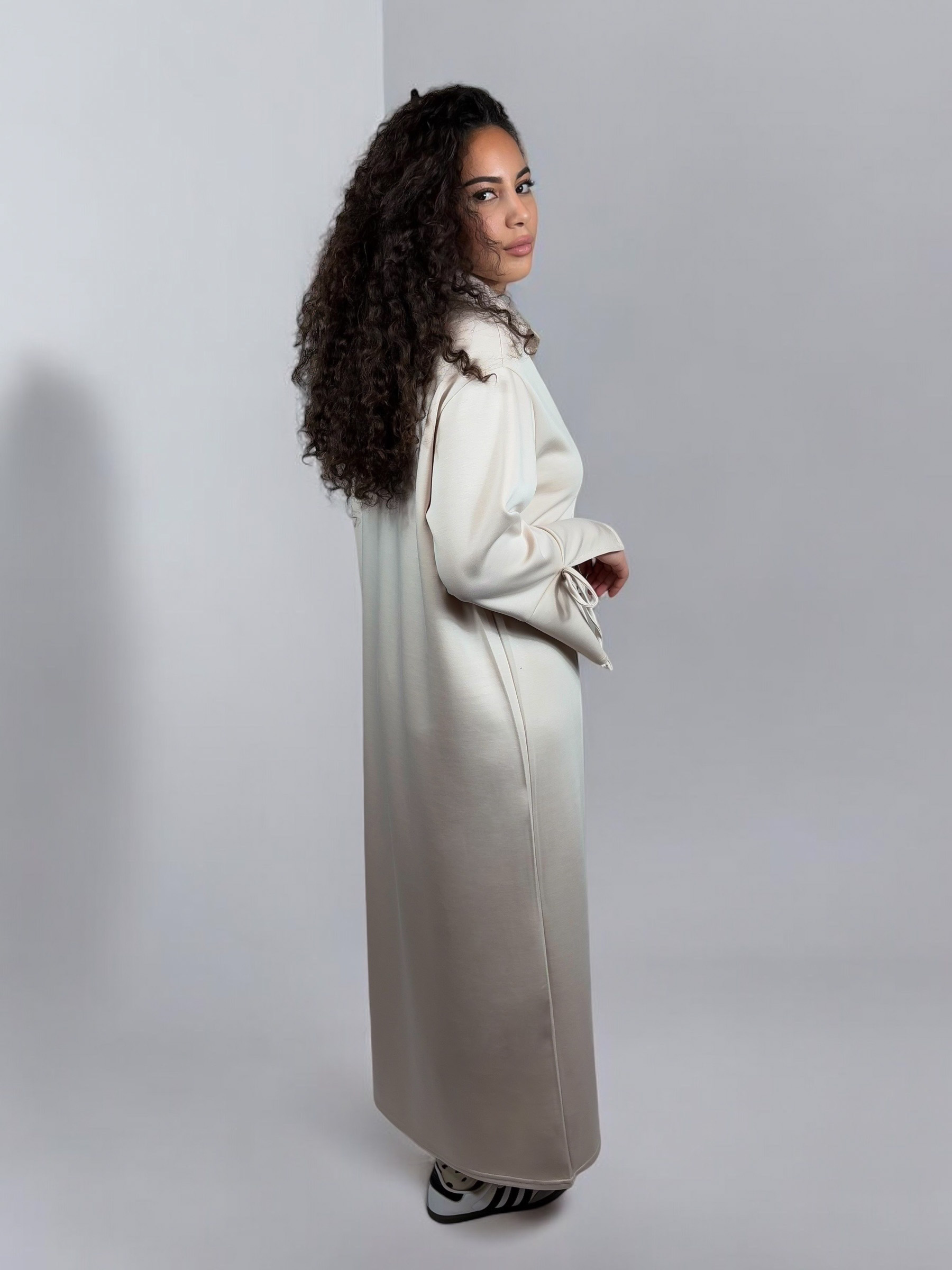 ABAYA MANCHES À NŒUDS BEIGE 