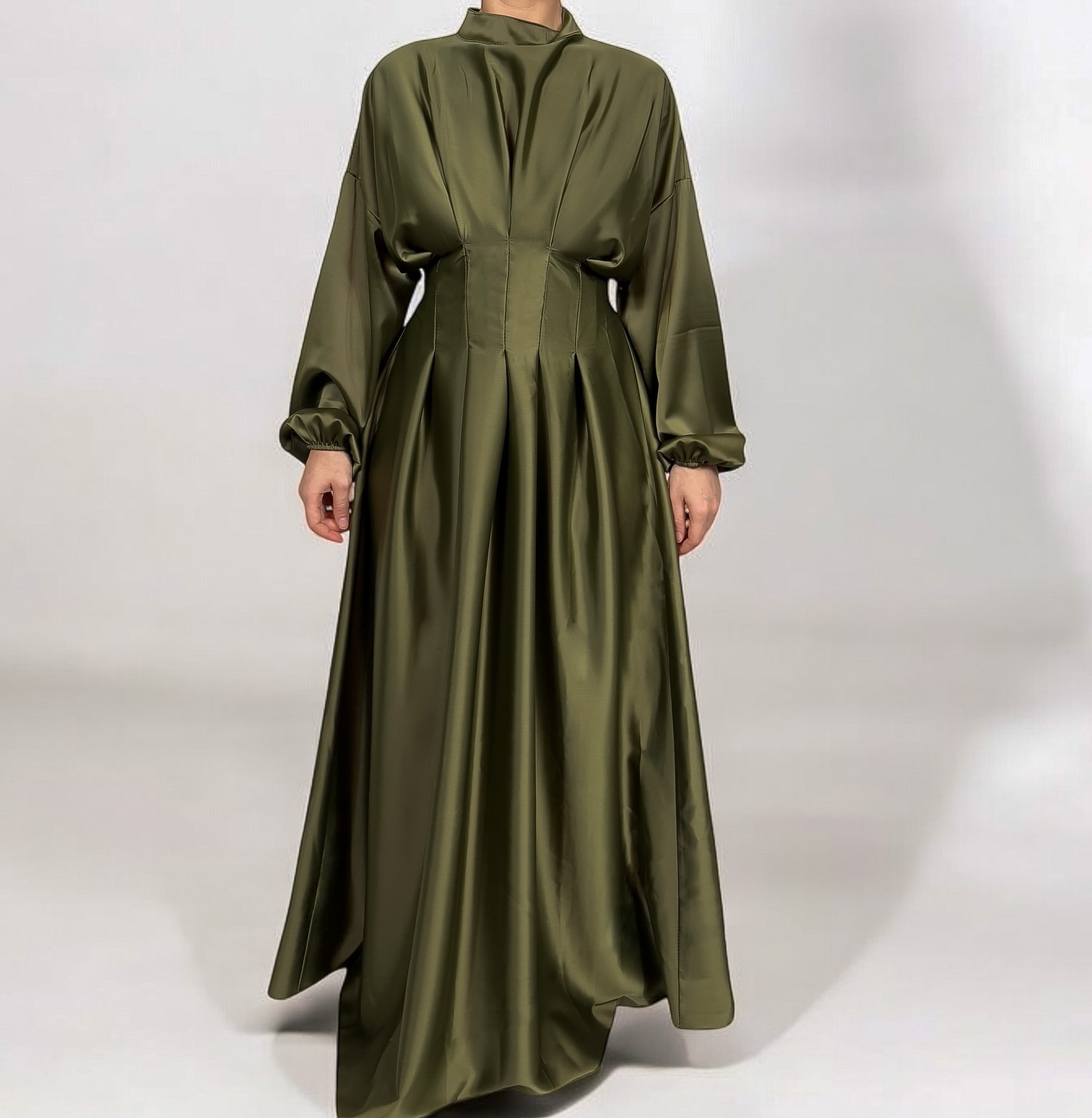 ROBE SATINÉE COL MONTANT 