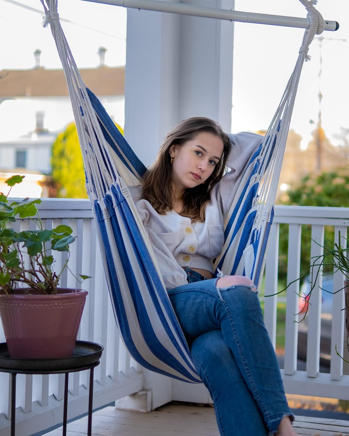 Hammock Chair Swing (500 lbs Max) - Hanging Hammock Chair Rope Swing Indoor for Bedroom, Outdoor, Patio, Bedroom, Porch, Deck - Sturdy Steel Bar with Anti-Slip Safety Rings