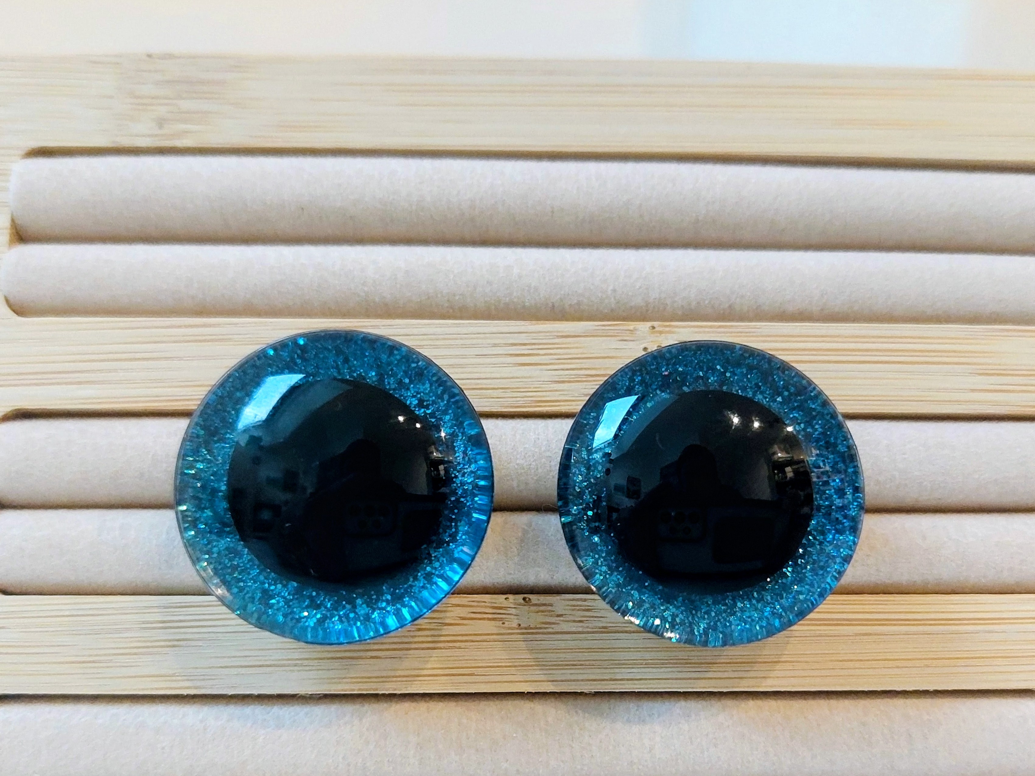 Yeux de sécurité colorés - PUPILLES CENTREES - 9 mm à 30 mm