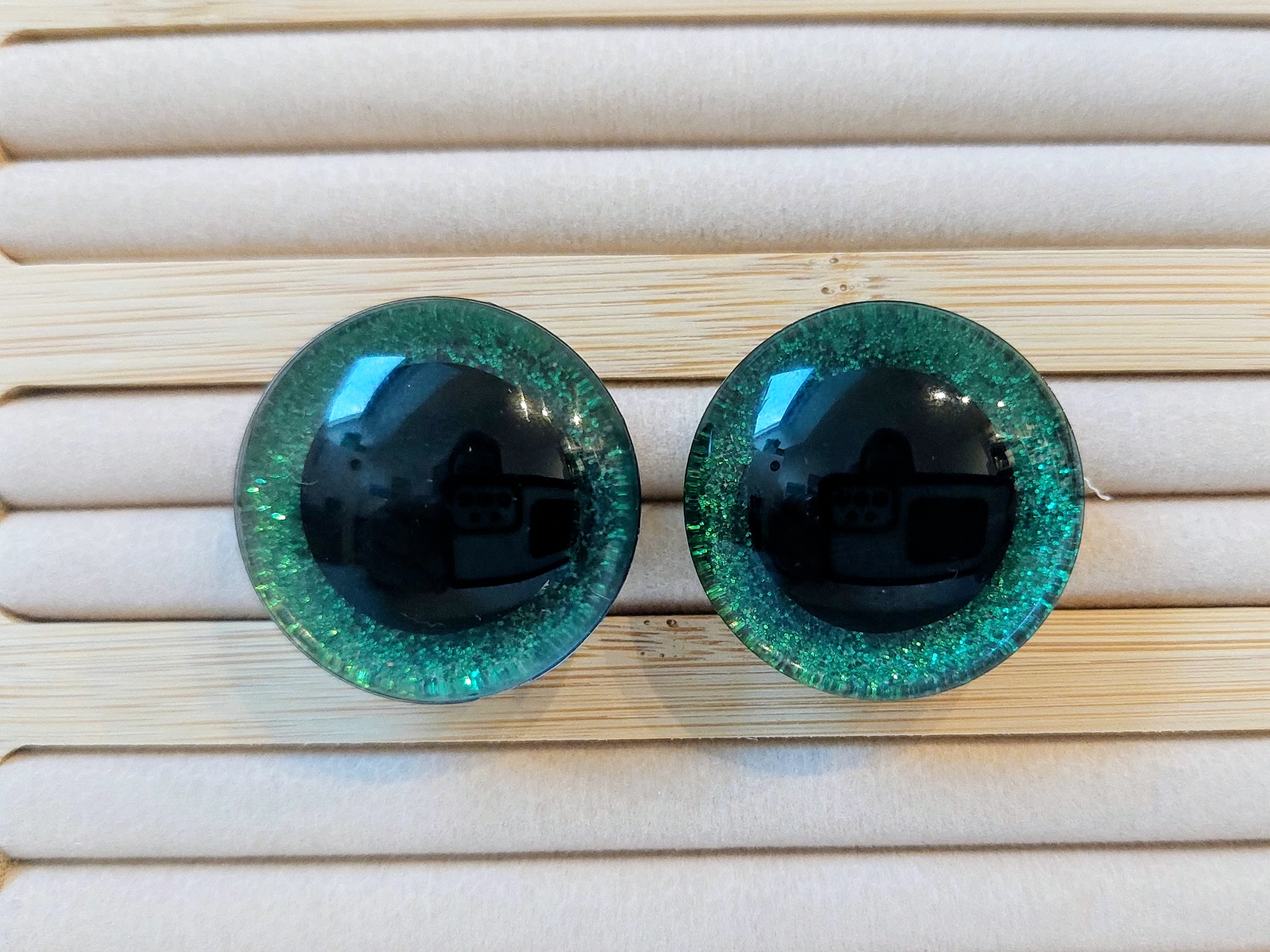 Yeux de sécurité colorés - PUPILLES CENTREES - 9 mm à 30 mm