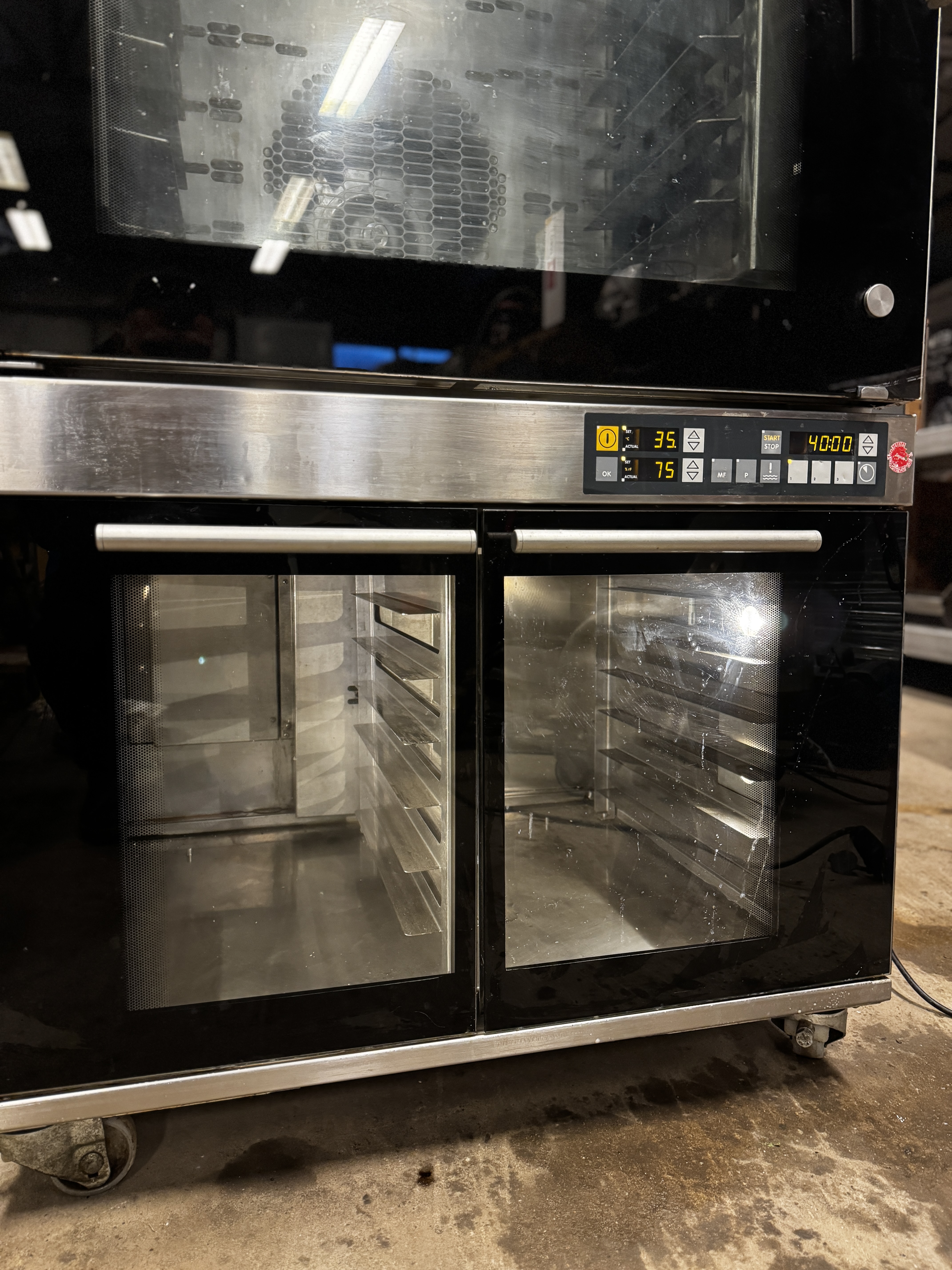 Cuptor electric profesional pentru patiserie MIWE AERO 10 tavi cu dospitor