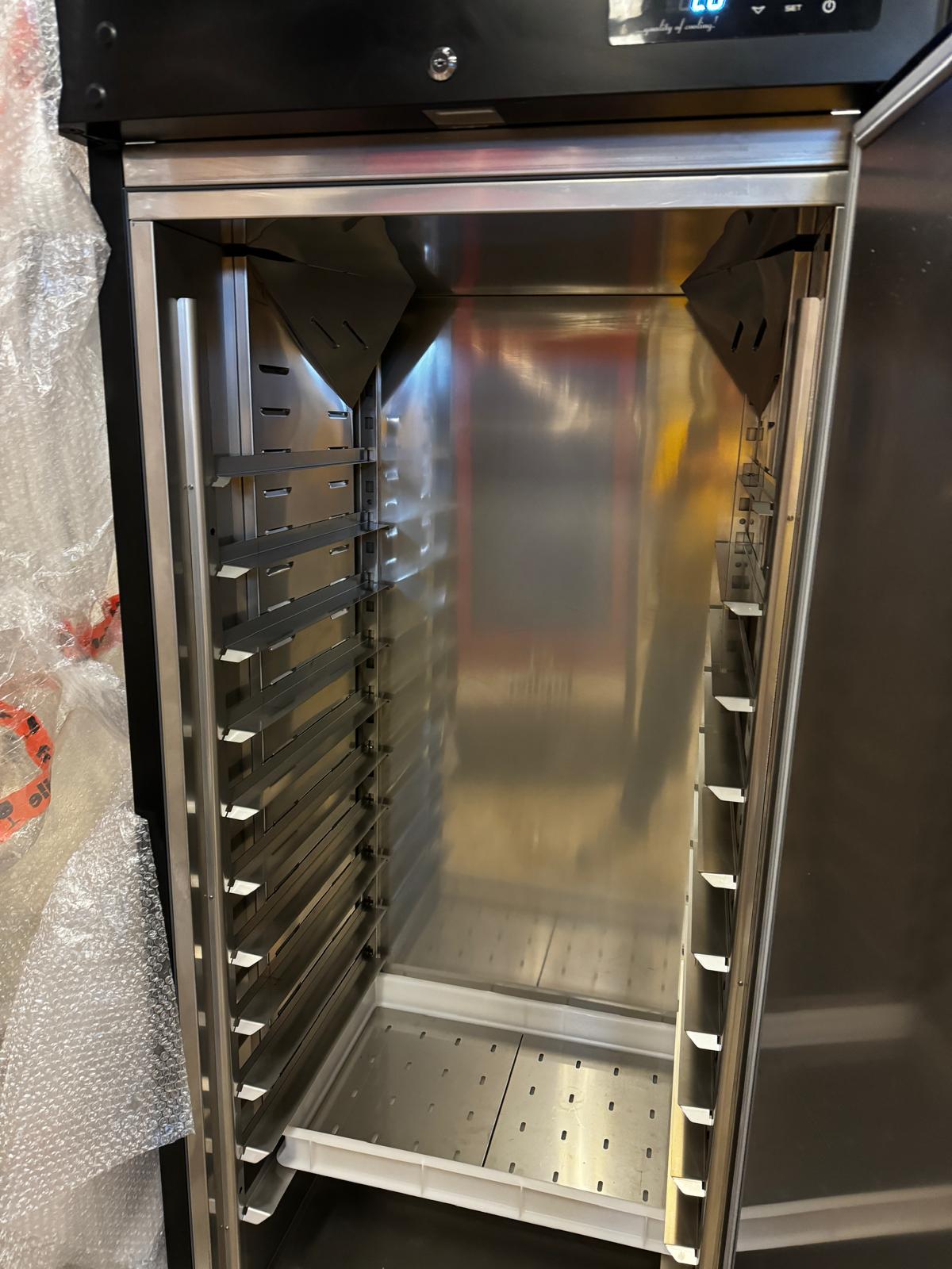 Frigider comercial profesional pentru patiserie-brutarie ALPFRIGO