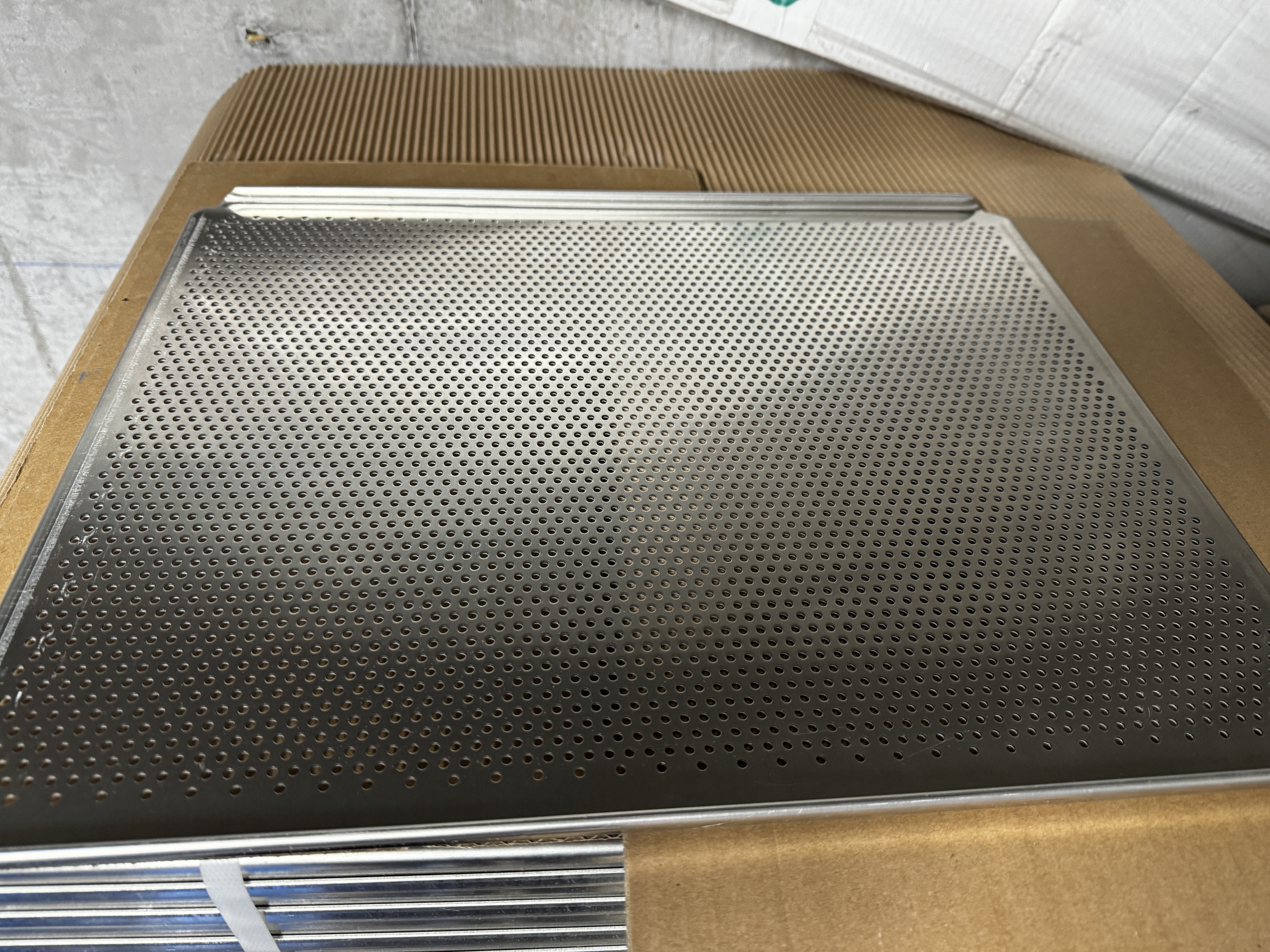 Tavi perforate pentru patiserie 60x40 cm