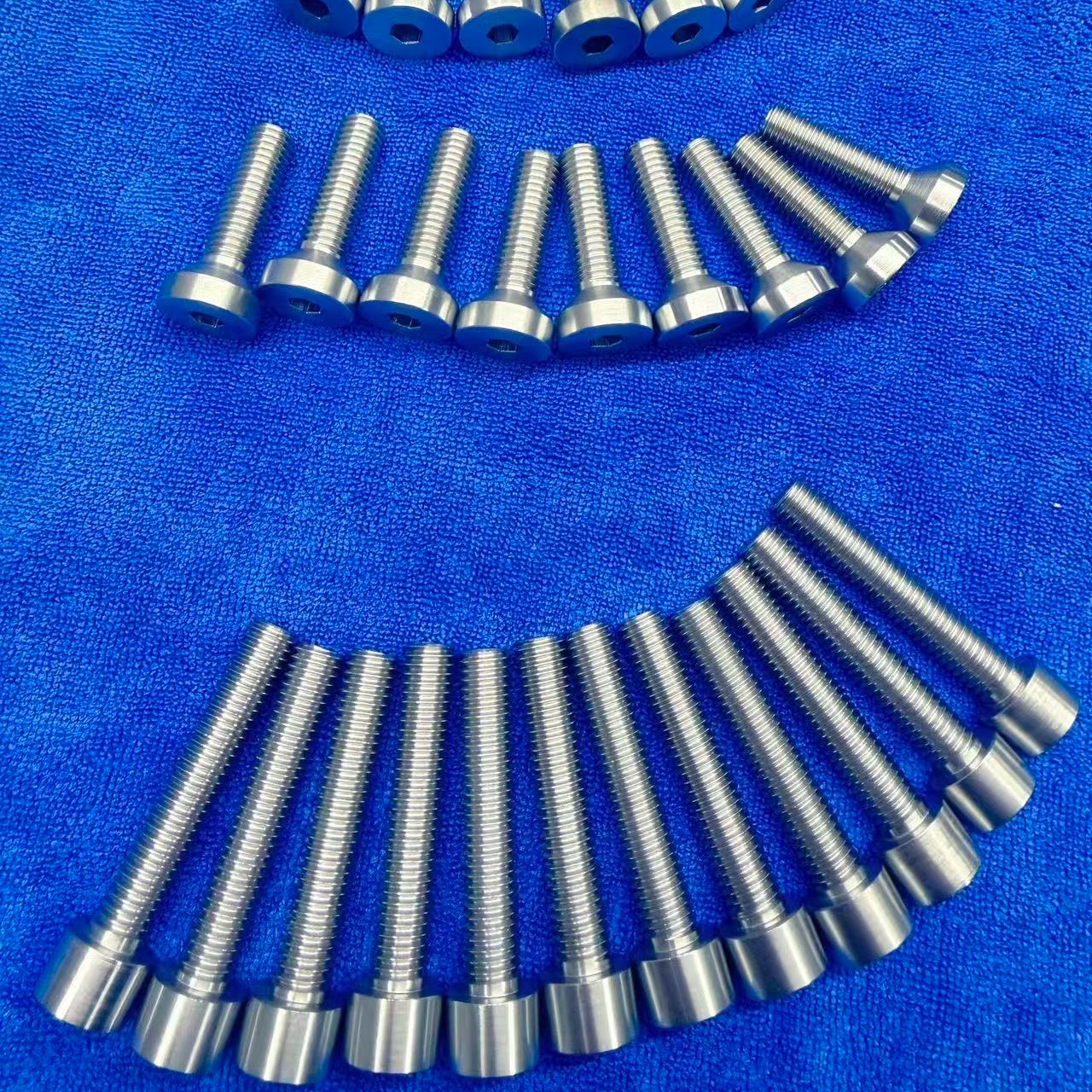 Custom Molybdenum Screws & Bolts | Large Diameter/Fine Thread for Vacuum Furnace Parts | ZSWMO