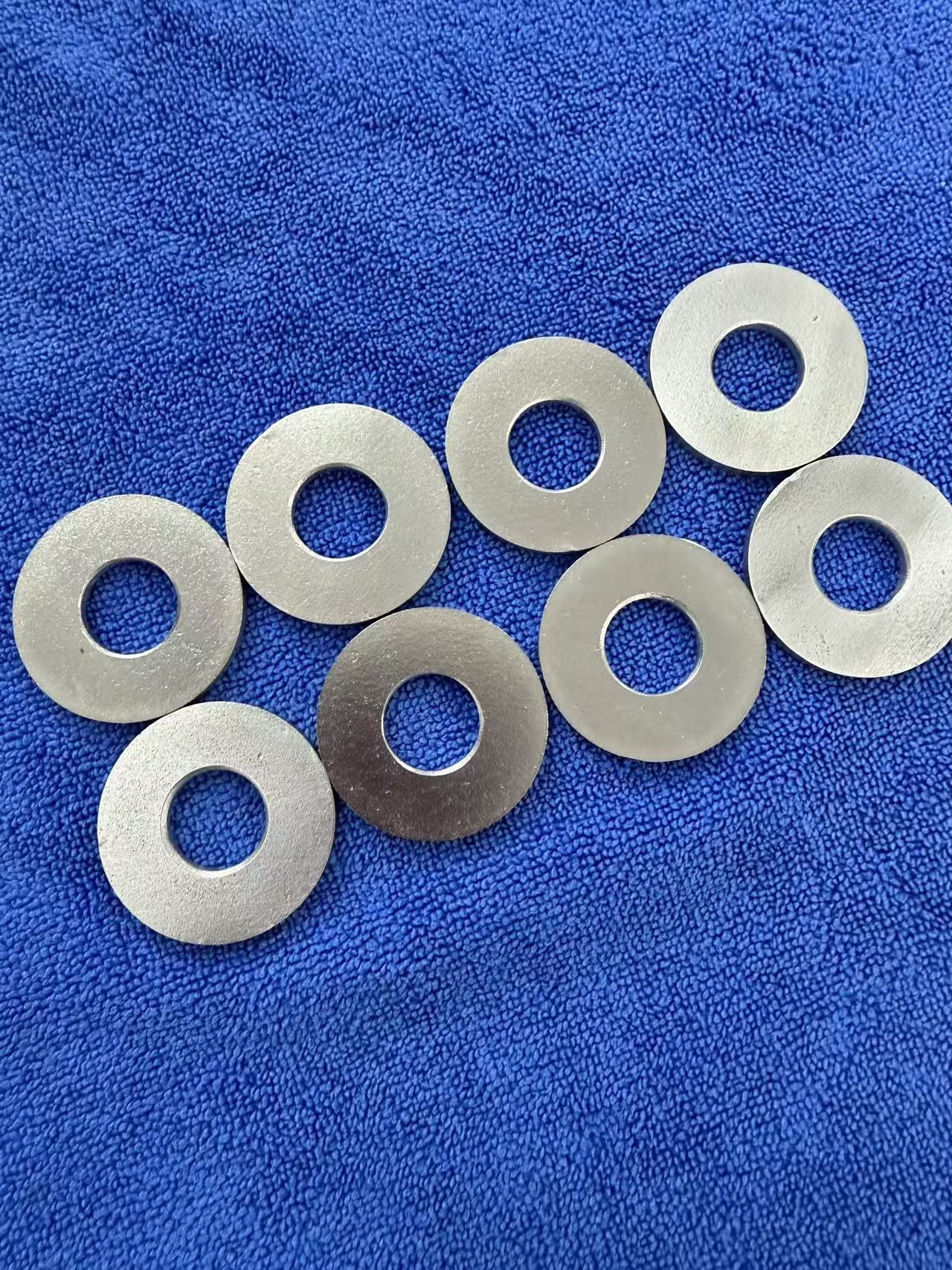 High-Temperature Molybdenum Screws & Bolts - Custom Precision Fasteners for Vacuum Furnaces