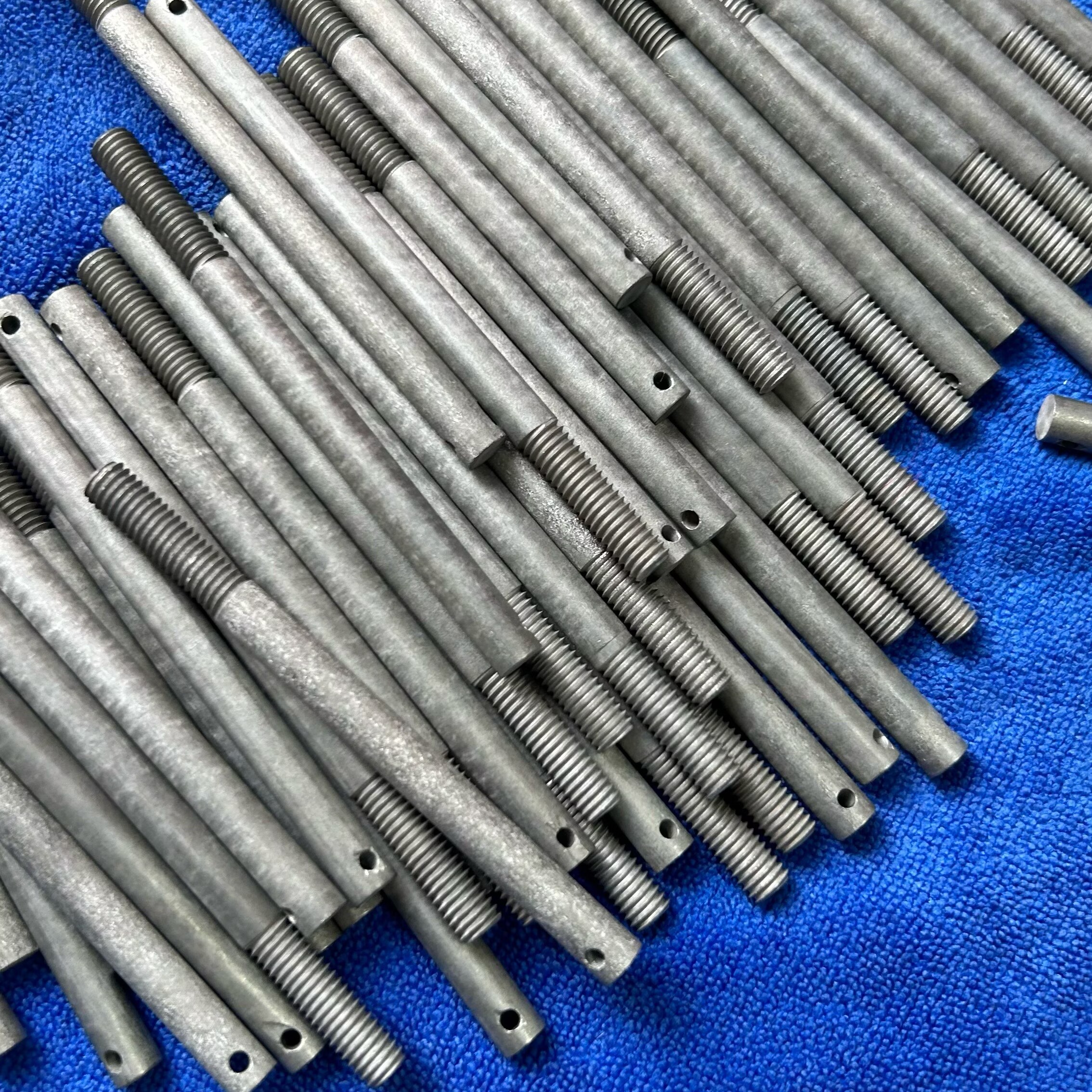 Custom Molybdenum Screws - Custom Sizes & Threads for High-Temp Applications