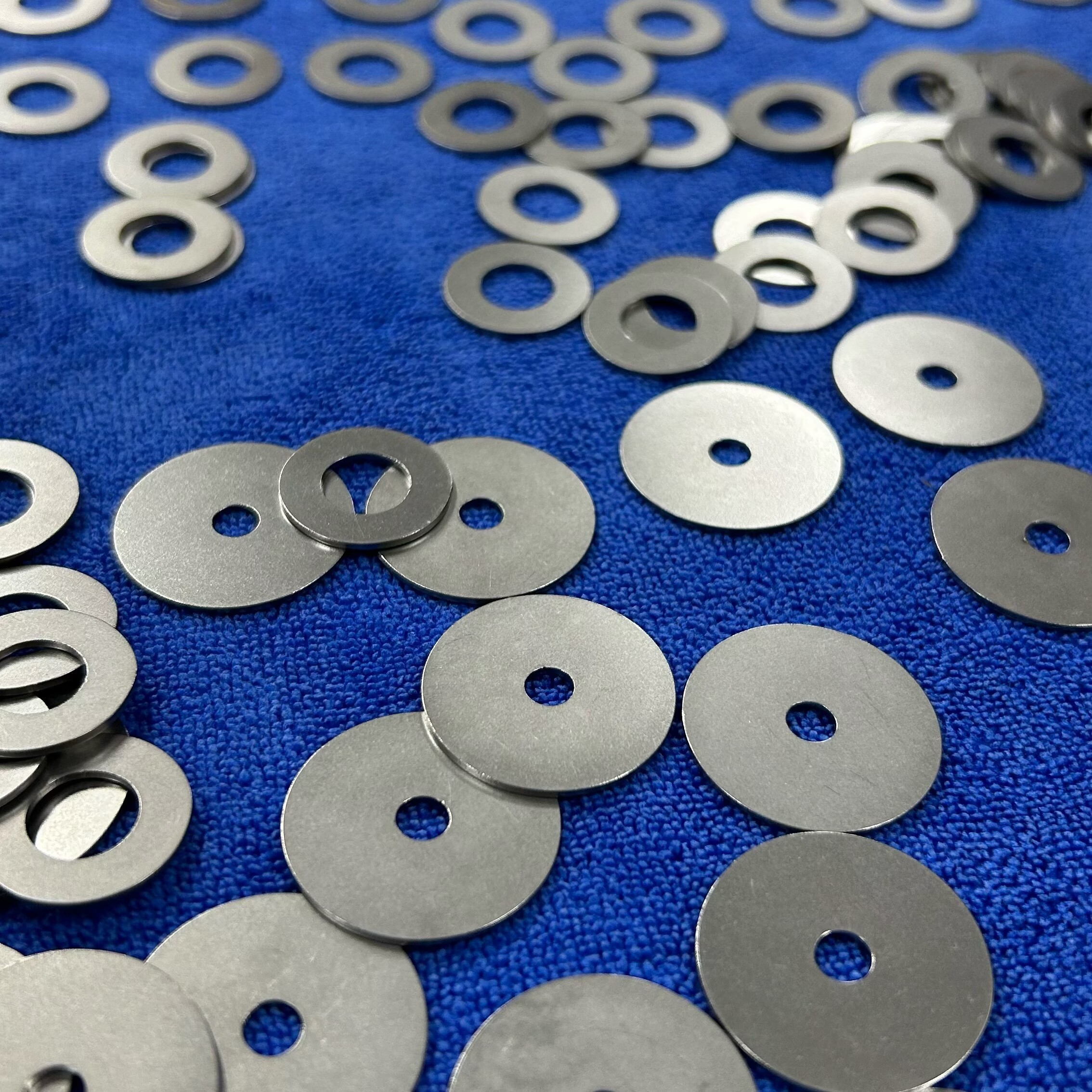 Custom High-Purity Precision Molybdenum Gaskets - High-Temperature Sealing Parts for Vacuum Furnaces, Single Crystal Furnaces & New Energy Equipment