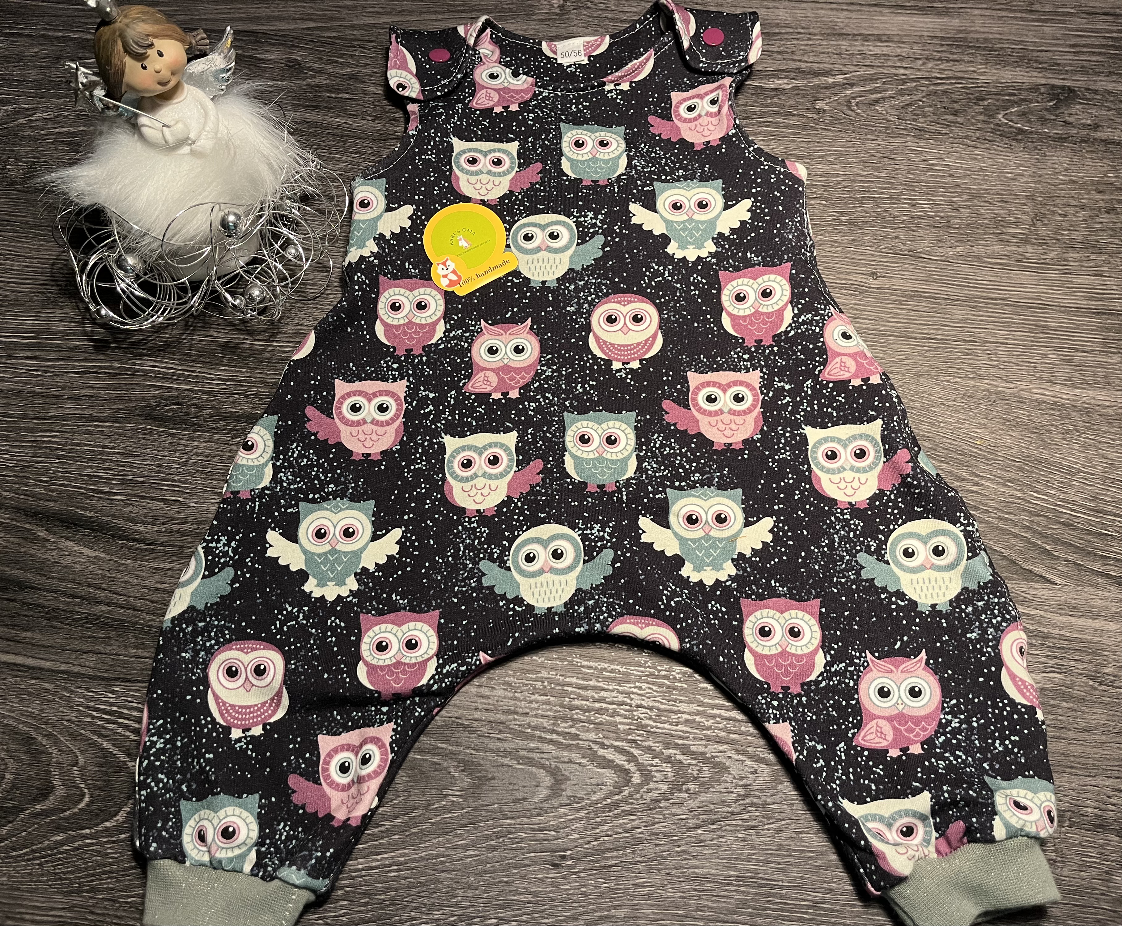 Babystrampler mit Eulenmuster und Glitzerbündchen