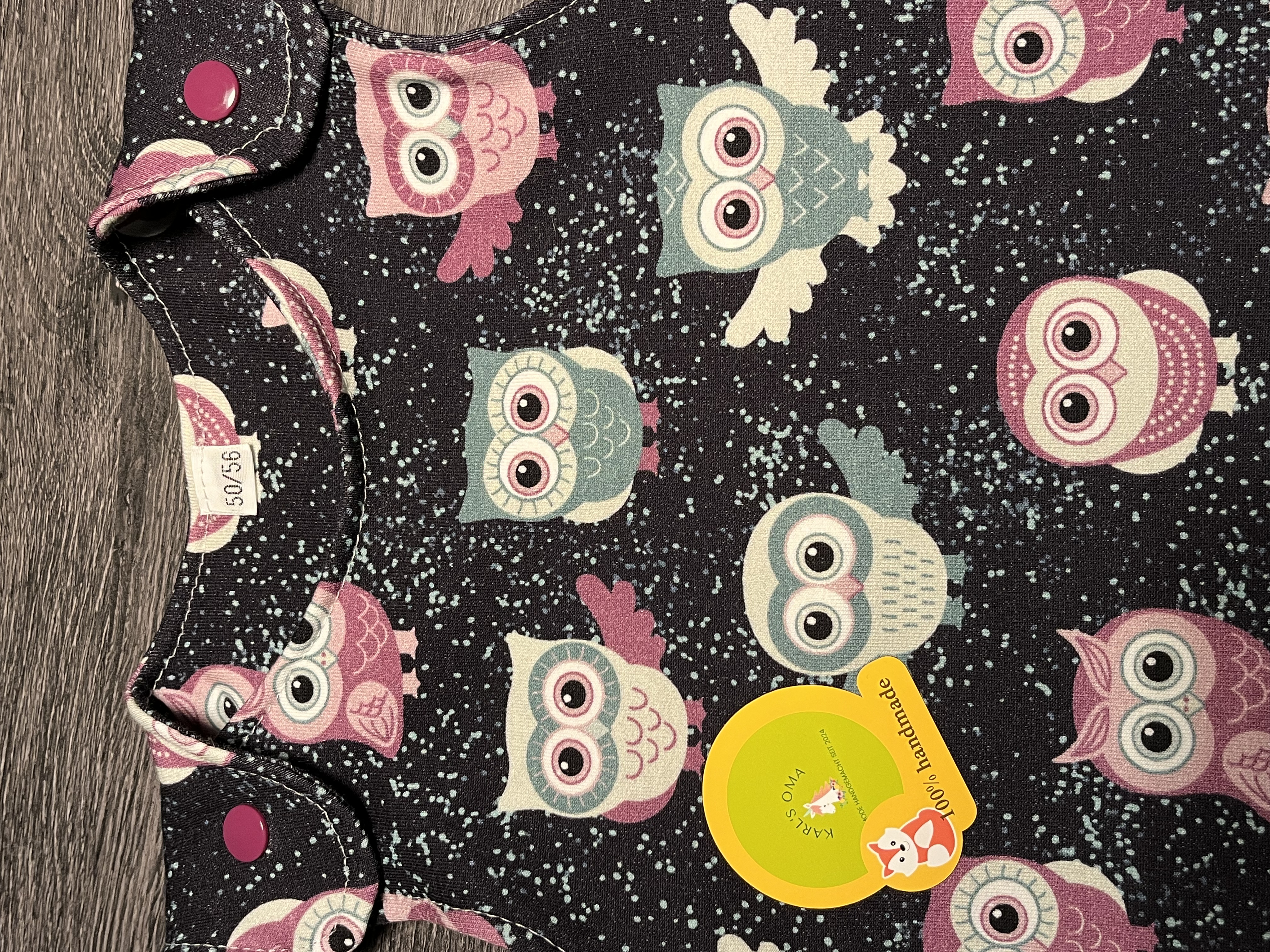 Babystrampler mit Eulenmuster und Glitzerbündchen