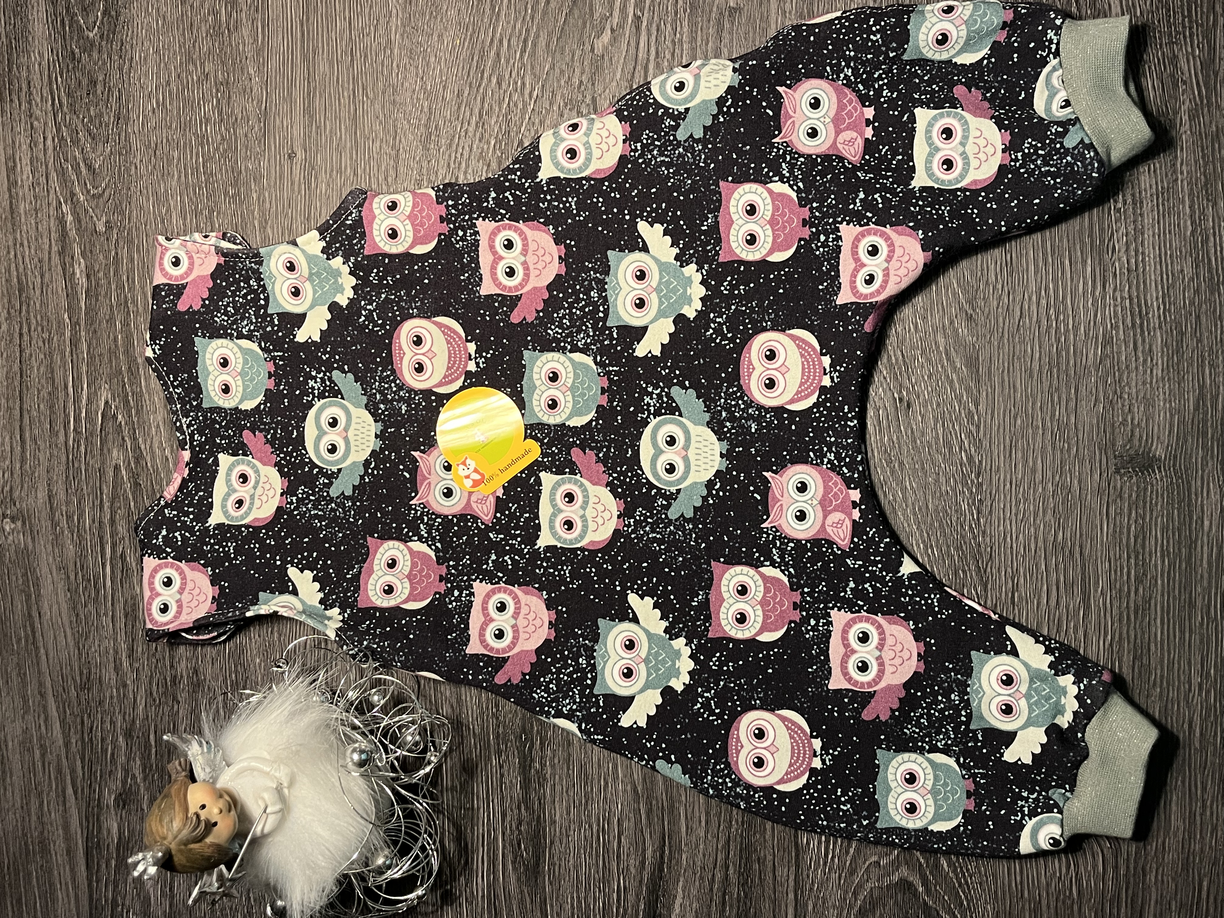 Babystrampler mit Eulenmuster und Glitzerbündchen