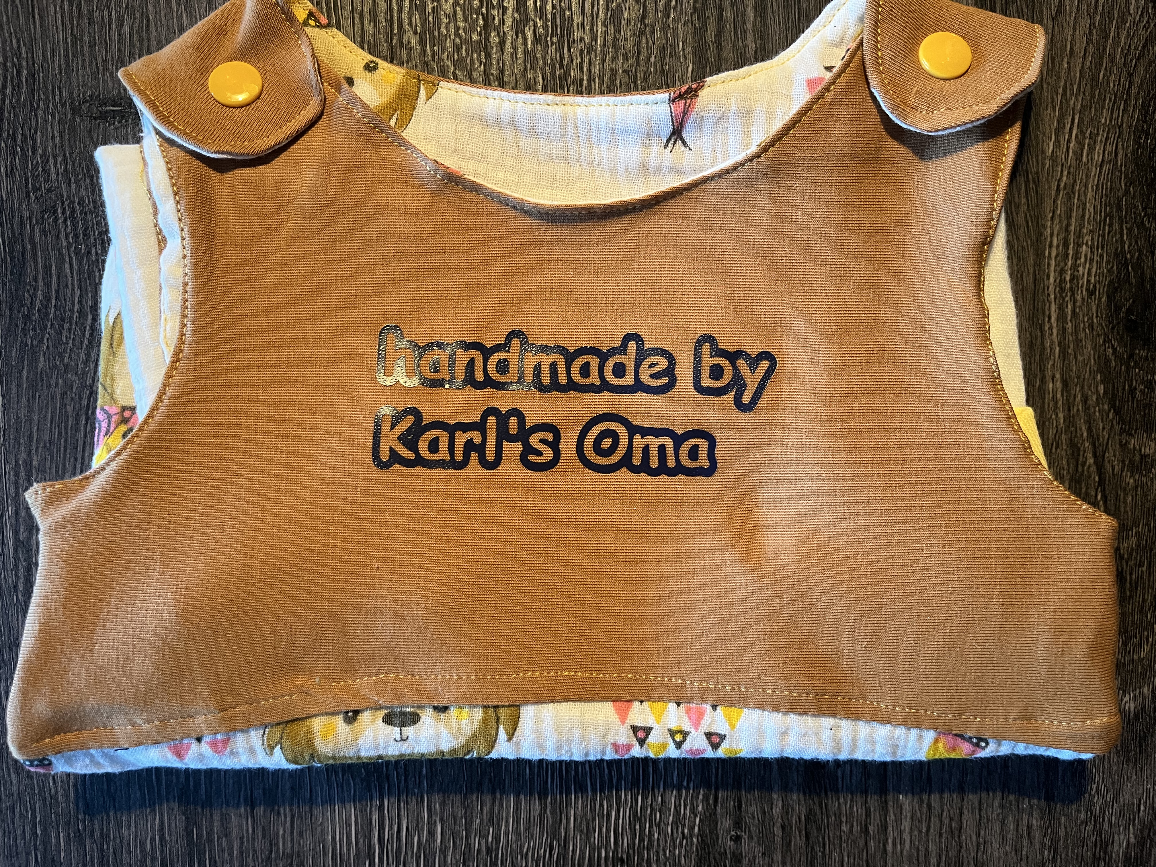 Kinderstrampler mit Personalisierung auf Wunsch