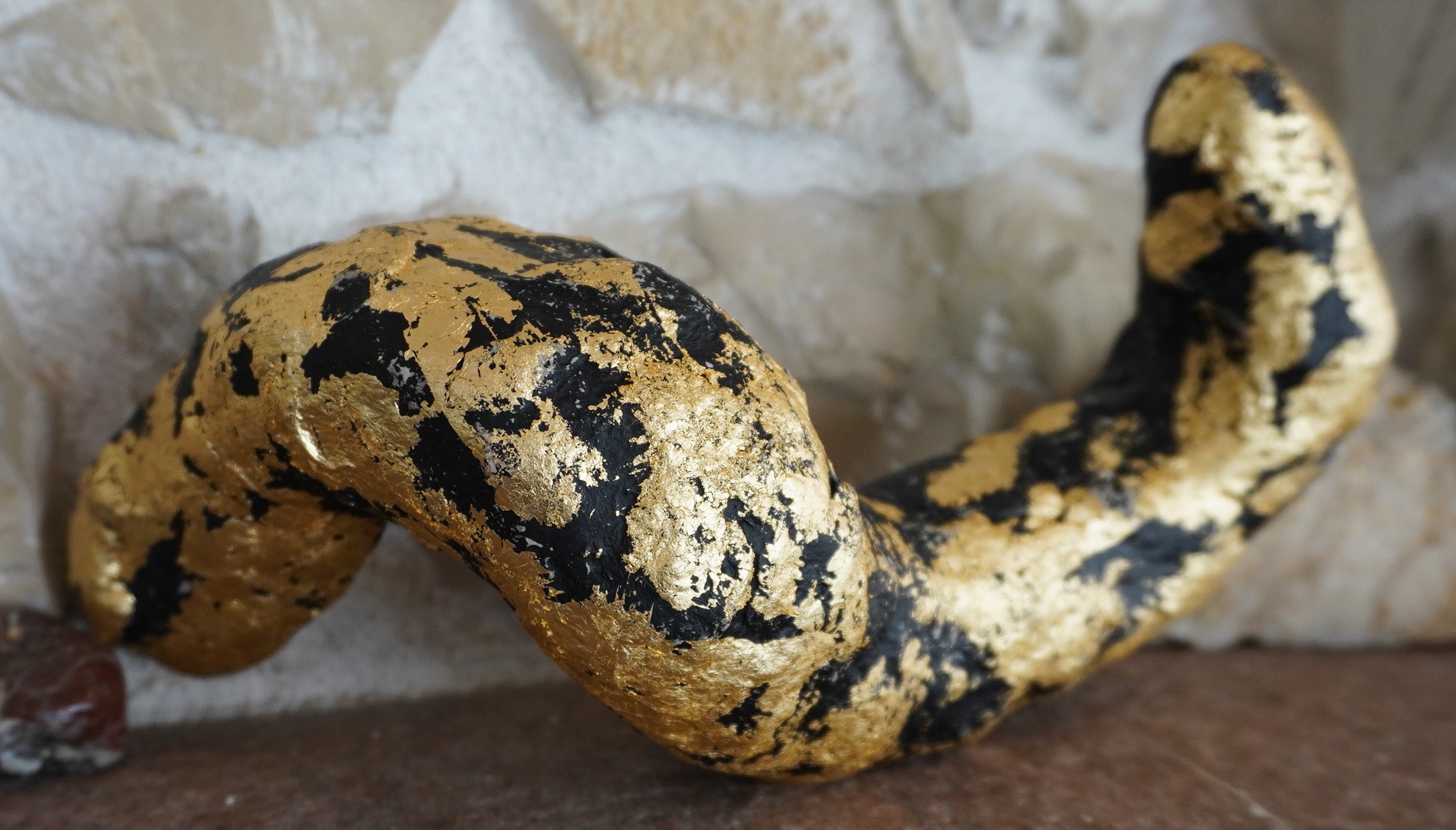 Abstraktes Pappmaschee "Würmle"