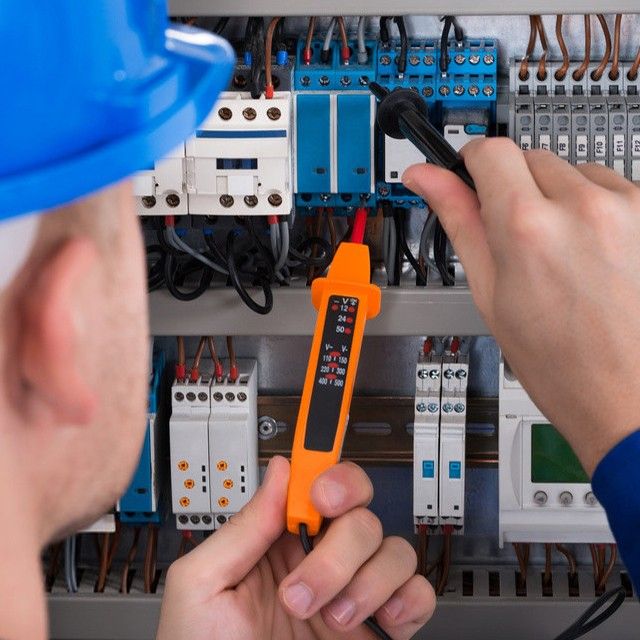 Instalaciones y Reparaciones Eléctricas