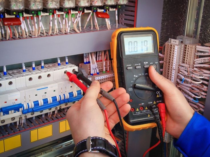 Instalaciones y Reparaciones Eléctricas