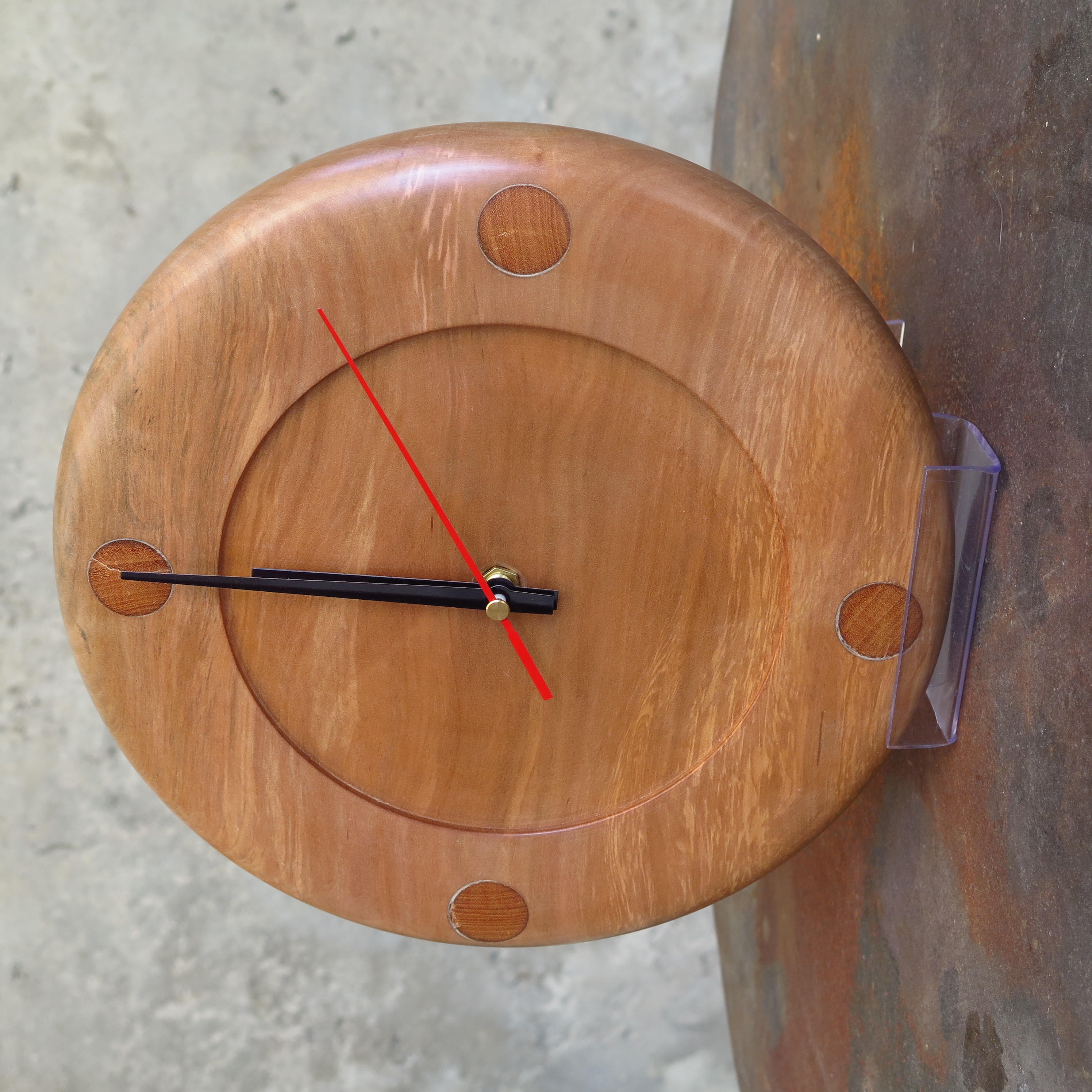 Horloge "Donut" en poirier 