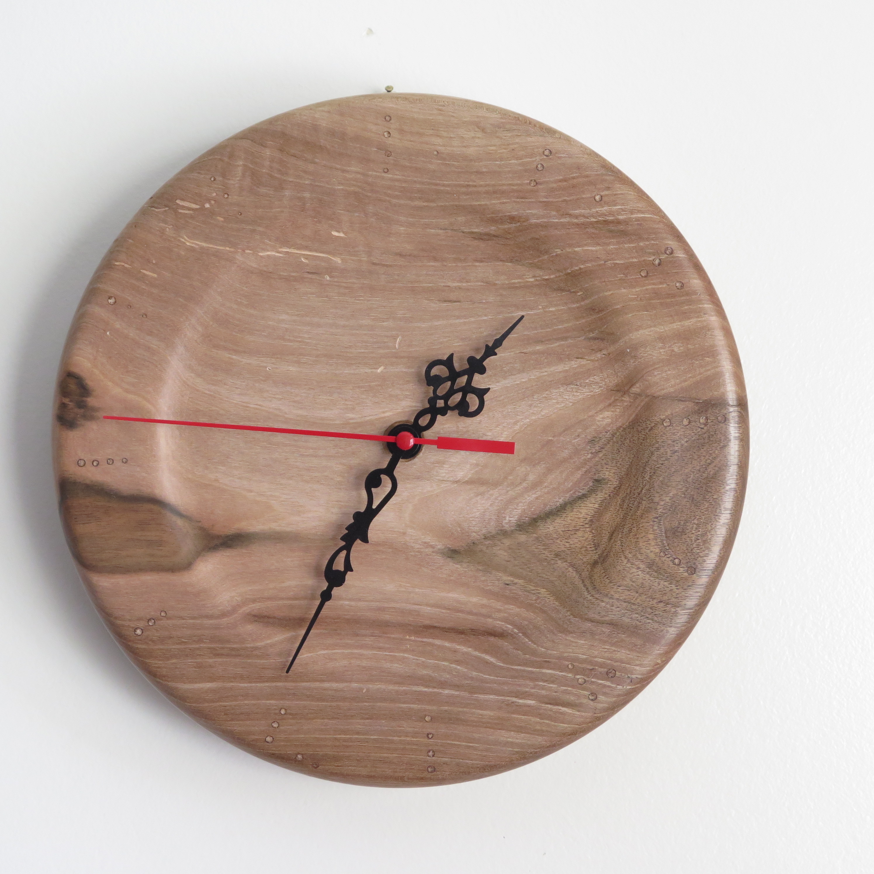 Horloge murale en noyer