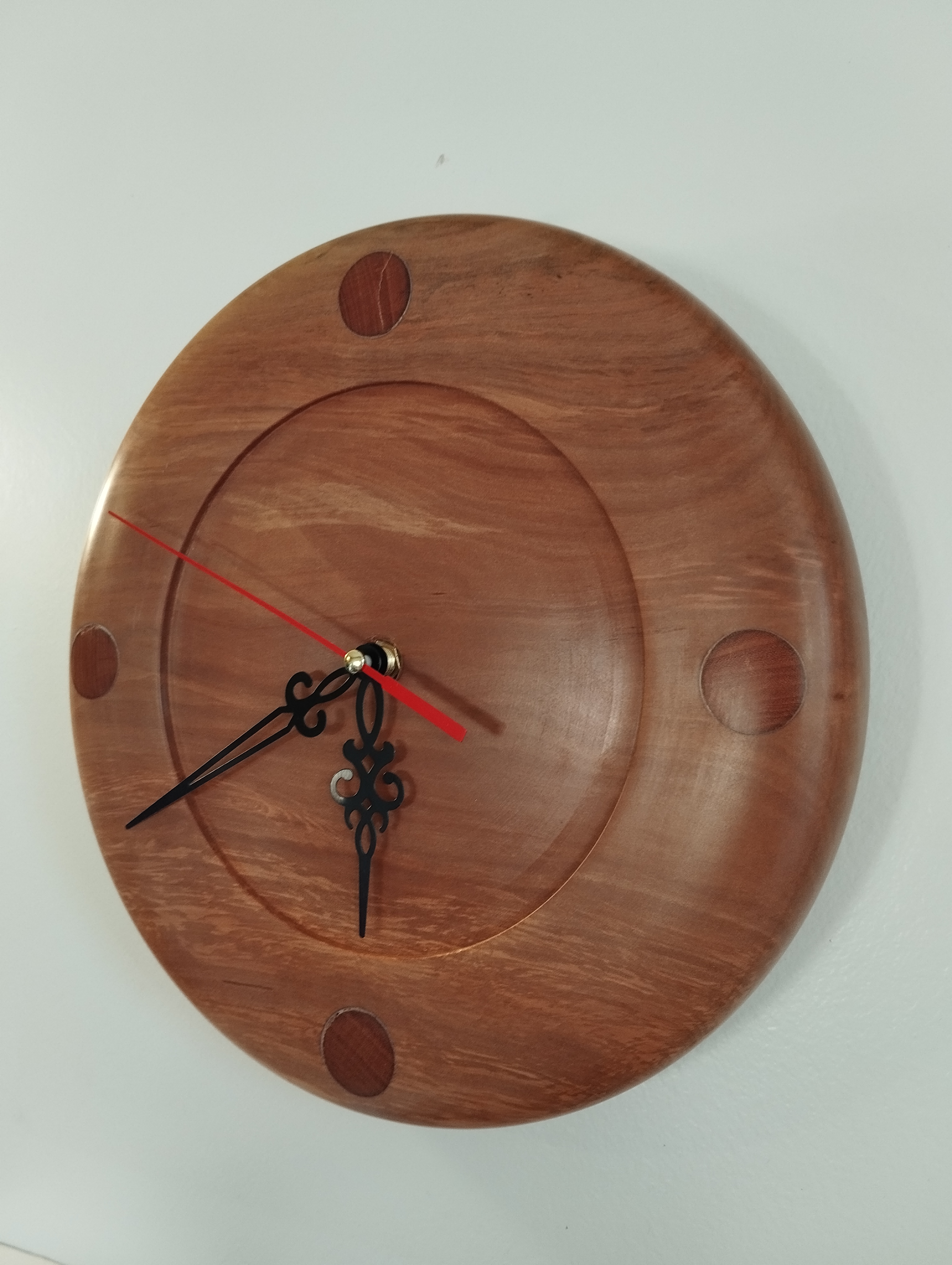 Horloge "Donut" en poirier 