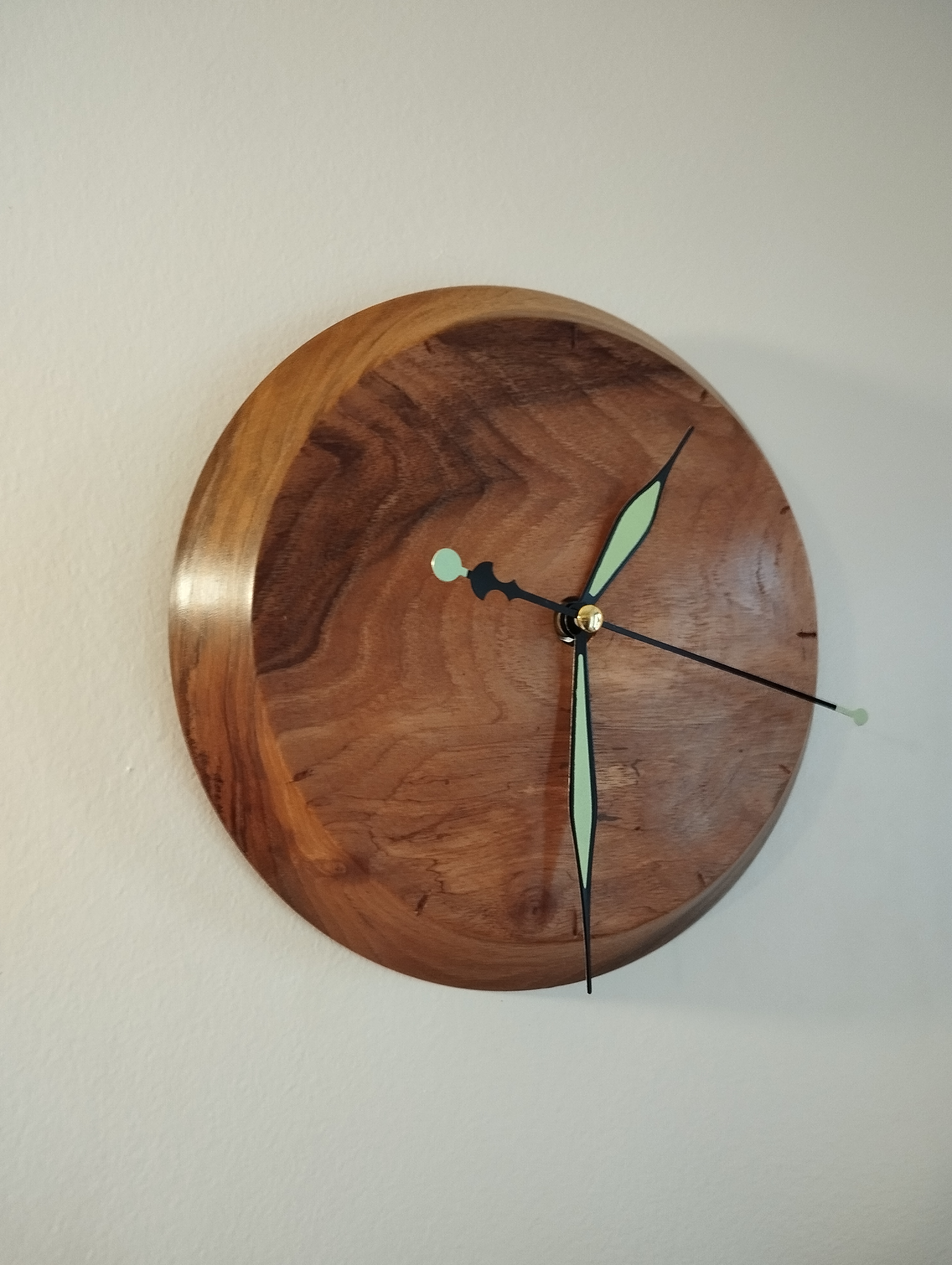 Horloge murale en noyer