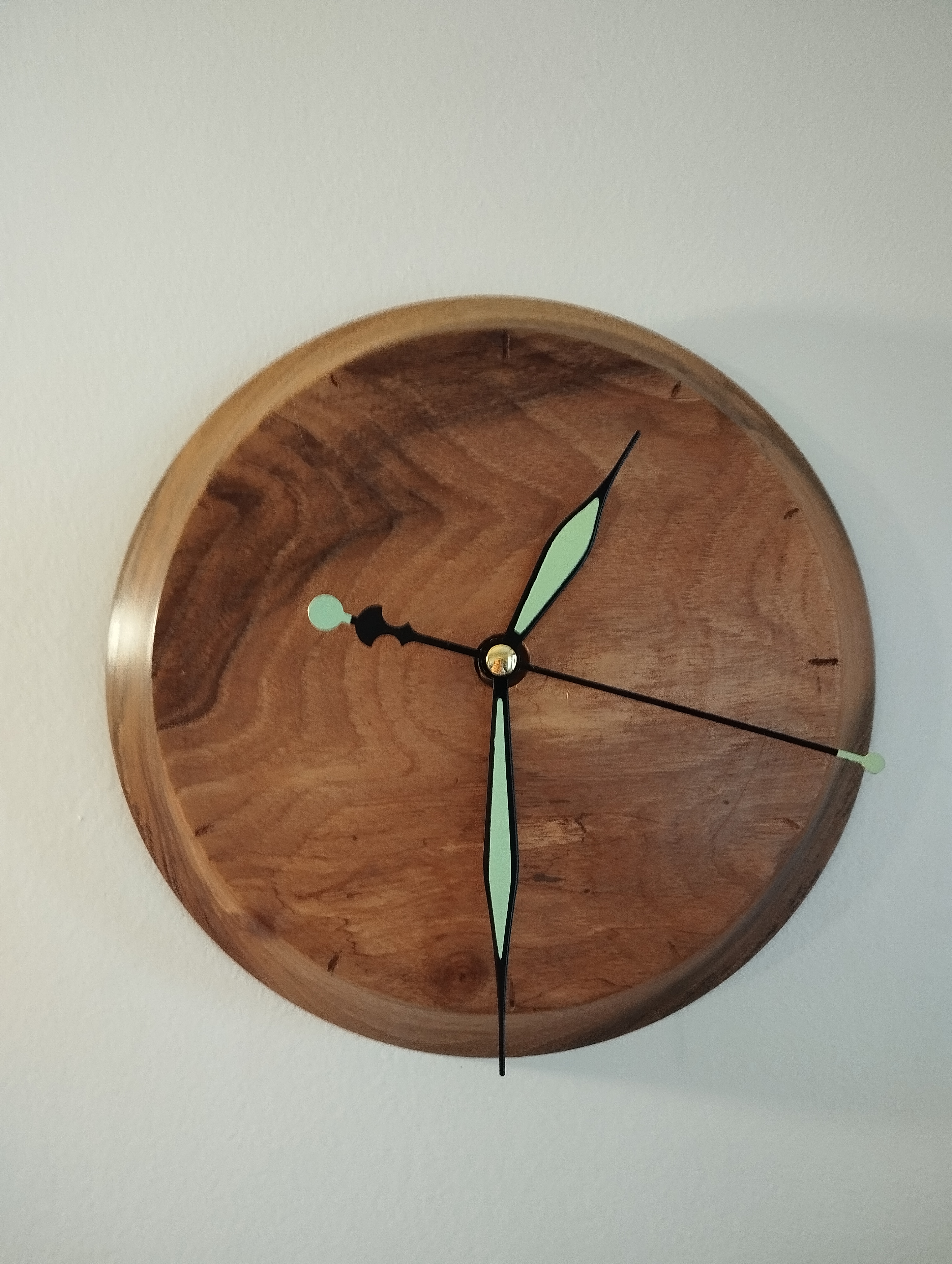 Horloge murale en noyer
