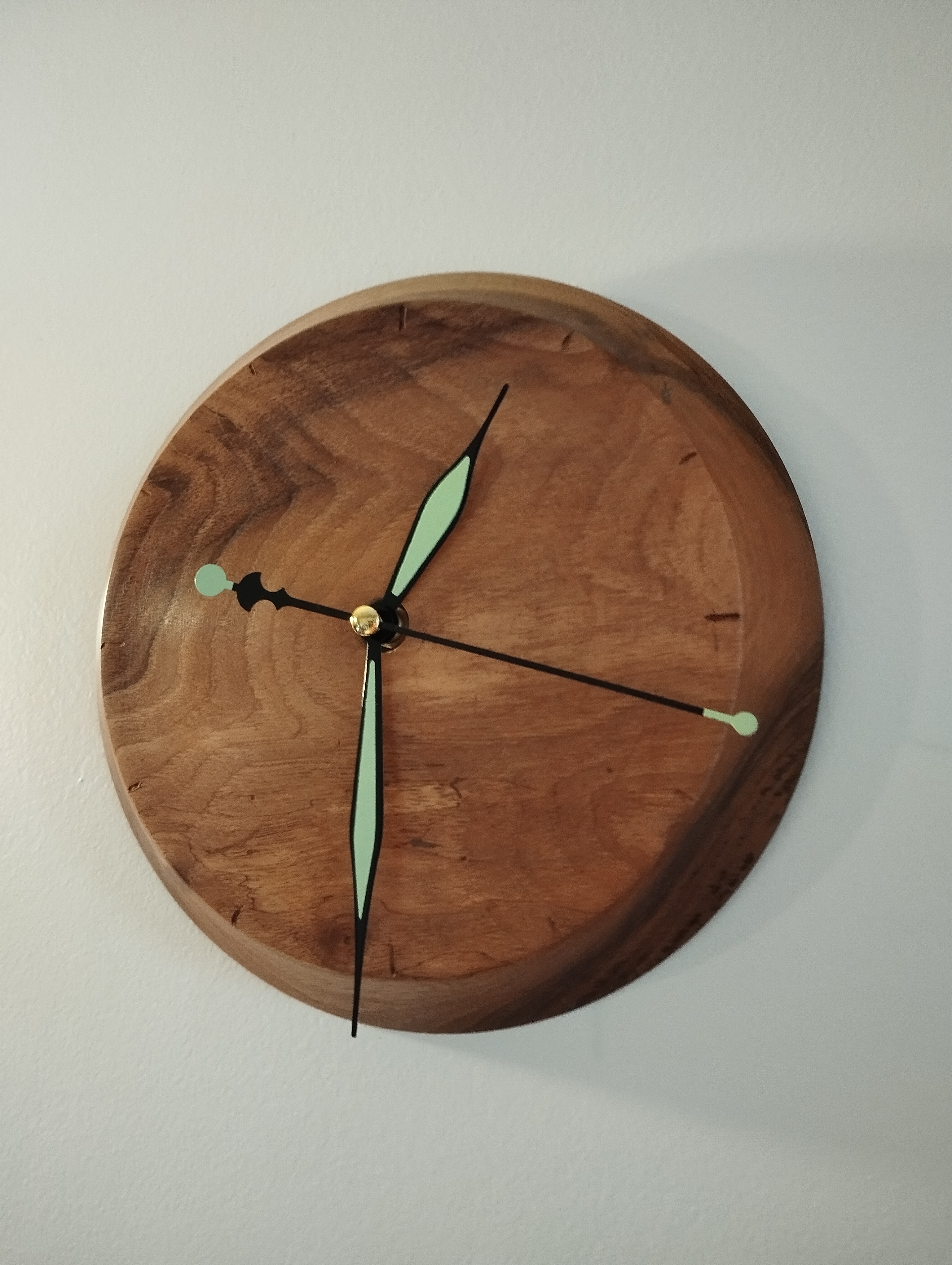 Horloge murale en noyer