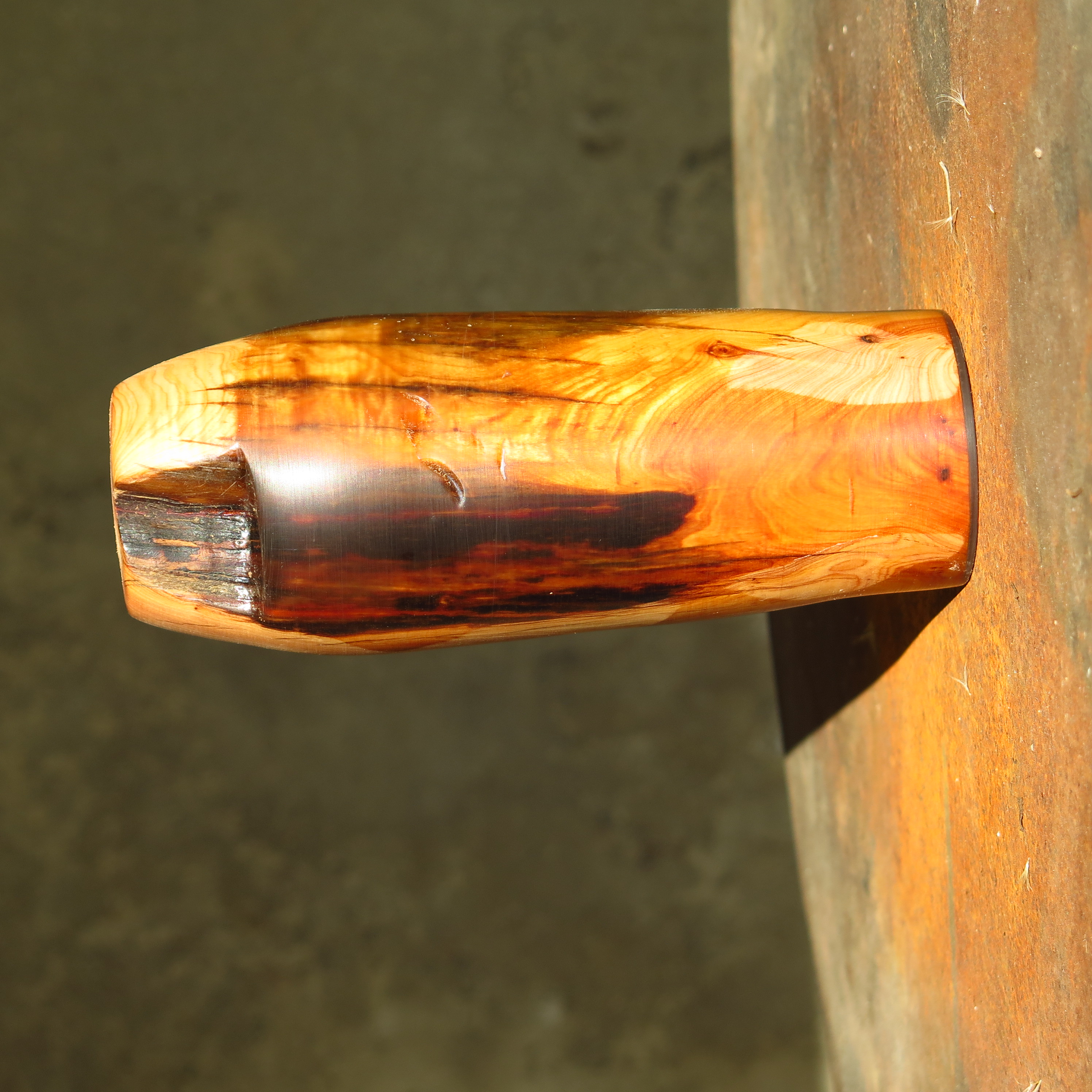 Soliflore "Vertige" en bois de cade et résine