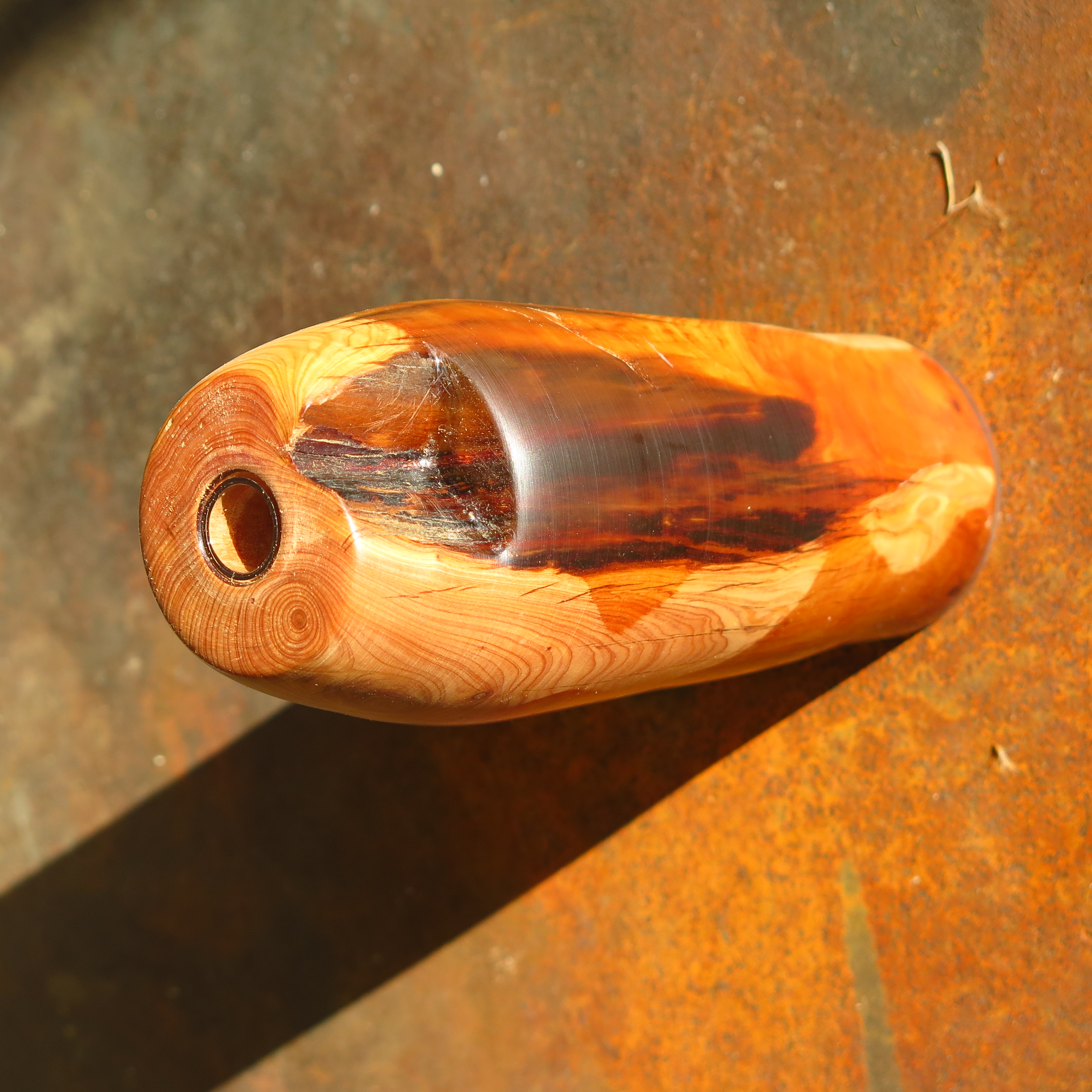 Soliflore "Vertige" en bois de cade et résine