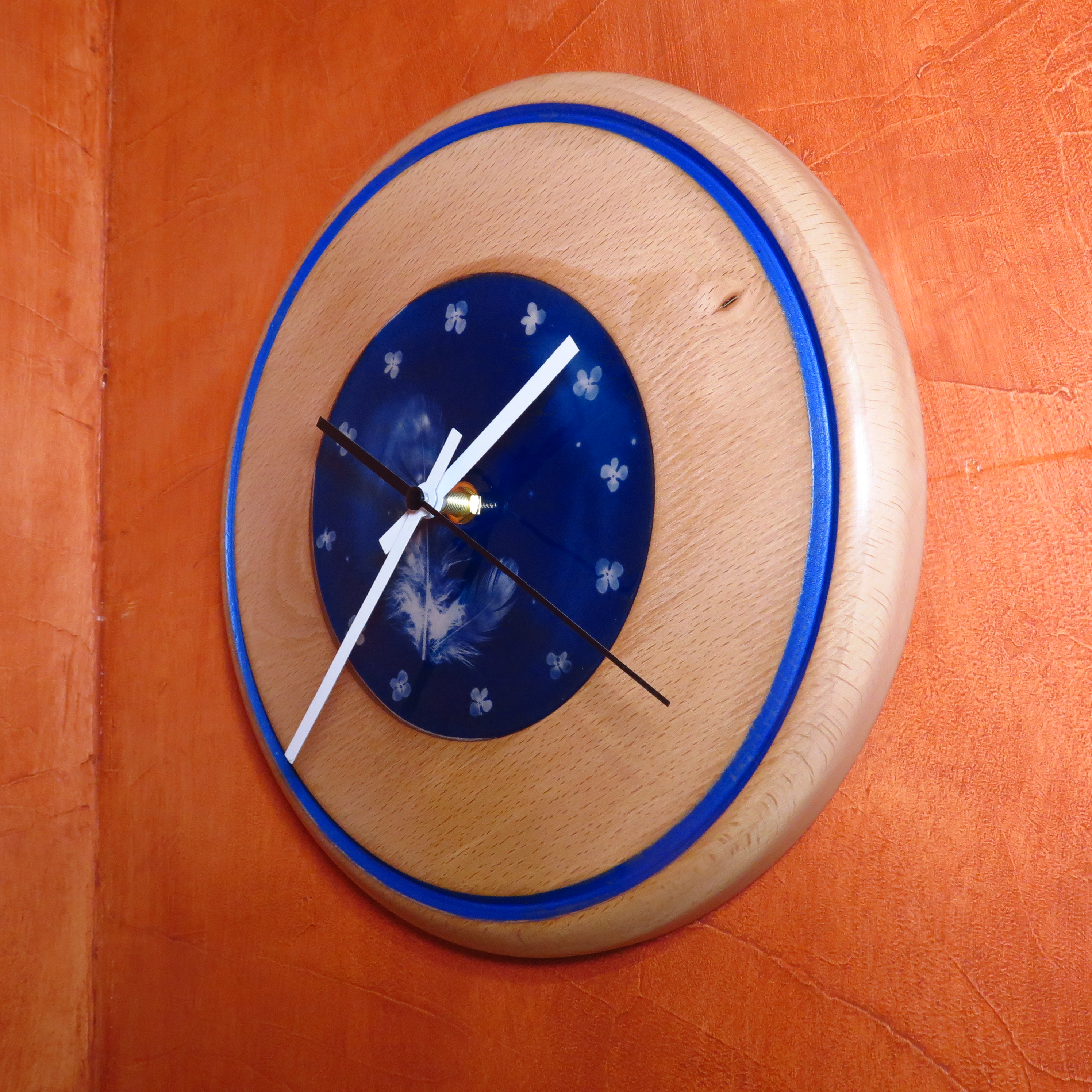 Grande horloge "Rêve bleu" en hêtre et cyanotype