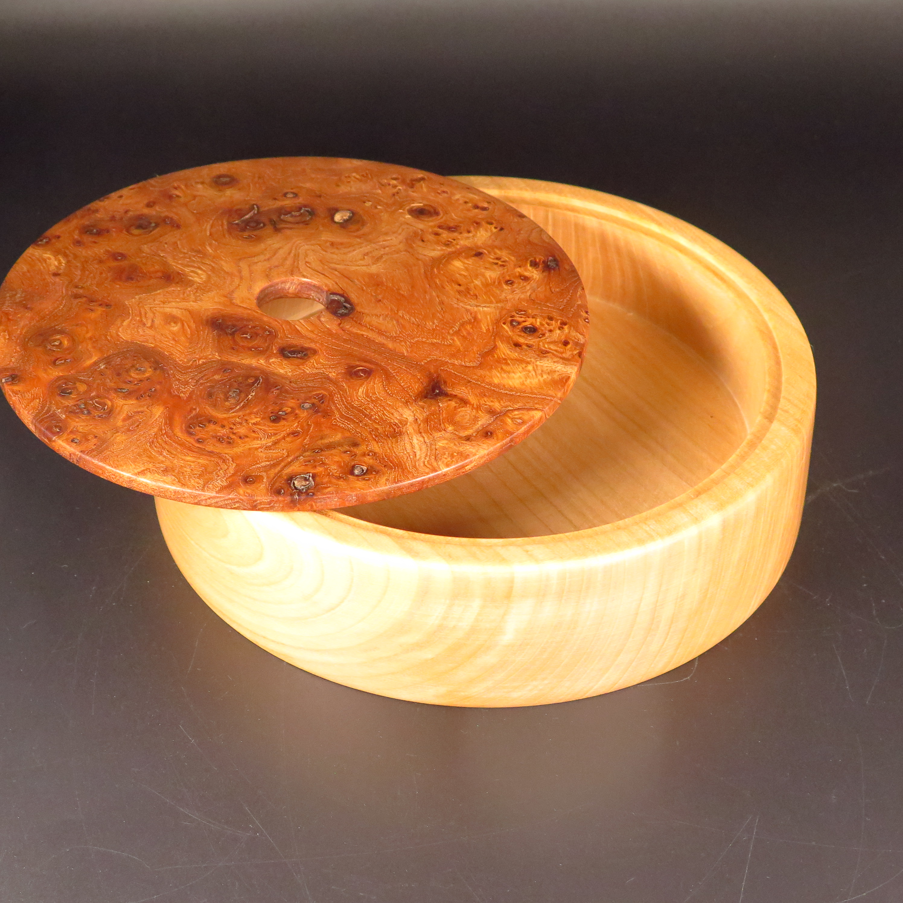 Boîte plate en loupe d'Orme